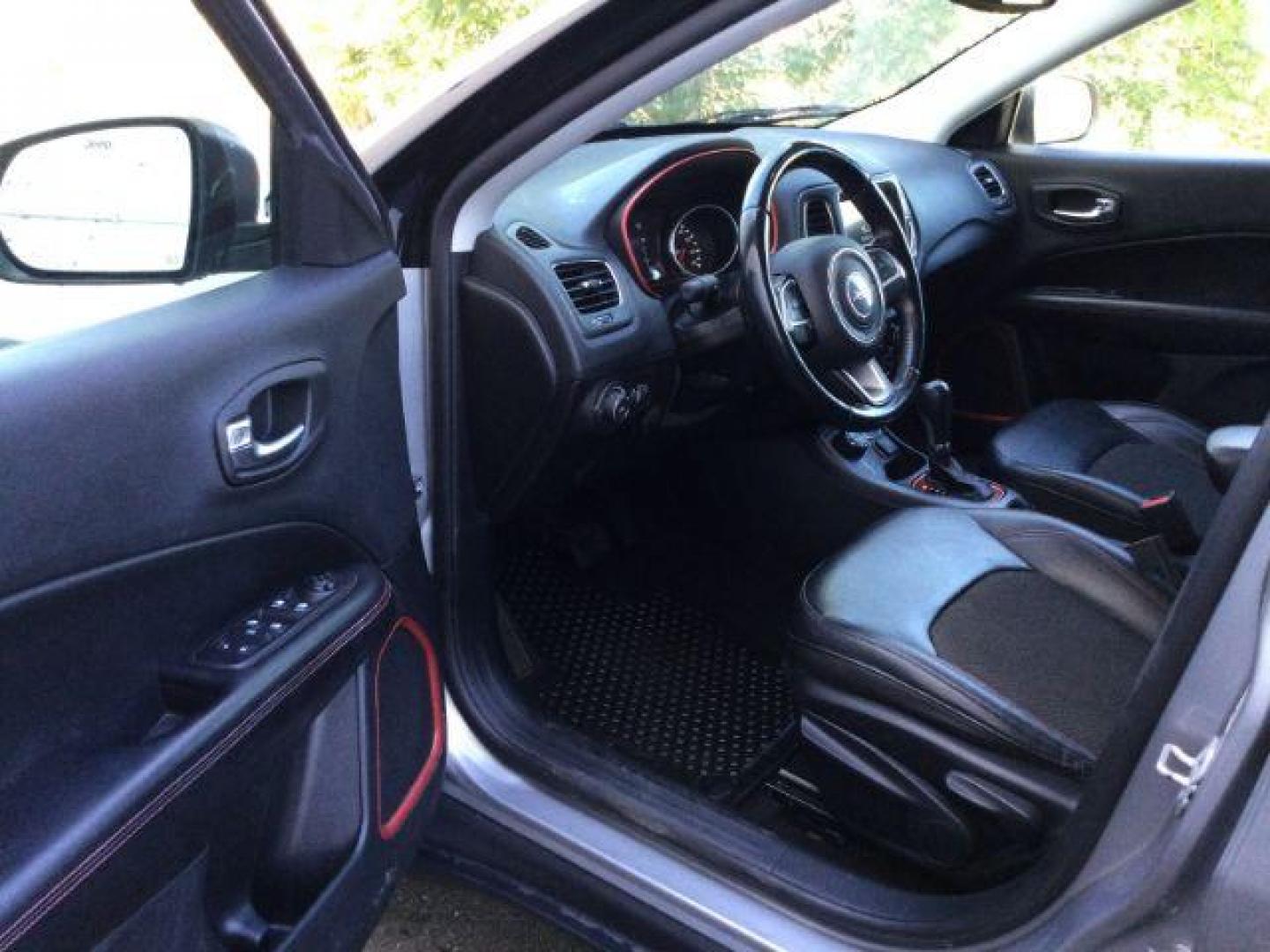 2020 Billet Silver Metallic Clearcoat /Ruby Red/Black Jeep Compass Trailhawk 4X4 (3C4NJDDB2LT) with an 2.4L I-4 variable valve control engine, 9 Speed Automatic transmission, located at 1801 Main Street, Lewiston, 83501, (208) 743-9371, 46.417065, -117.004799 - Photo#6