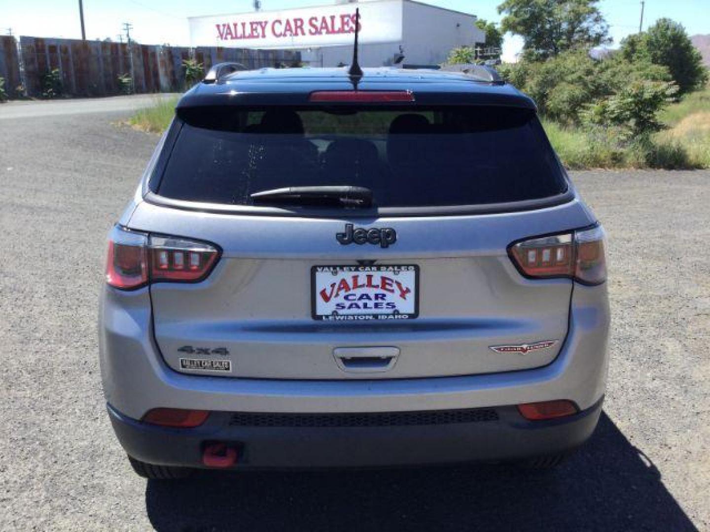 2020 Billet Silver Metallic Clearcoat /Ruby Red/Black Jeep Compass Trailhawk 4X4 (3C4NJDDB2LT) with an 2.4L I-4 variable valve control engine, 9 Speed Automatic transmission, located at 1801 Main Street, Lewiston, 83501, (208) 743-9371, 46.417065, -117.004799 - Photo#10