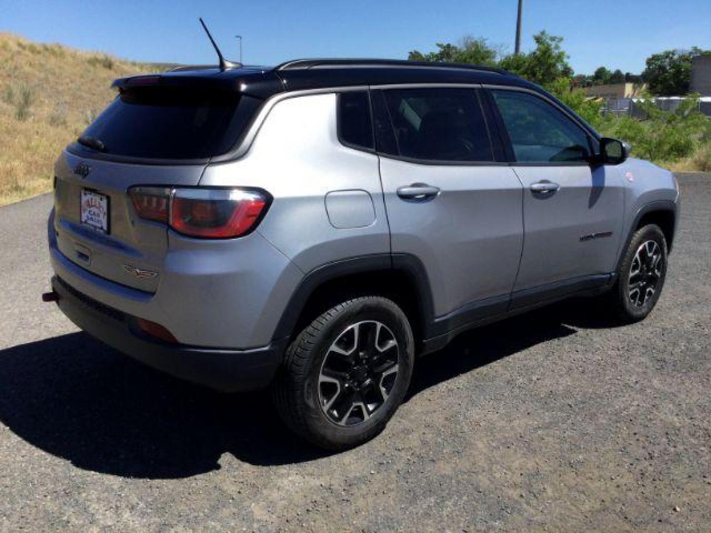 2020 Billet Silver Metallic Clearcoat /Ruby Red/Black Jeep Compass Trailhawk 4X4 (3C4NJDDB2LT) with an 2.4L I-4 variable valve control engine, 9 Speed Automatic transmission, located at 1801 Main Street, Lewiston, 83501, (208) 743-9371, 46.417065, -117.004799 - Photo#11
