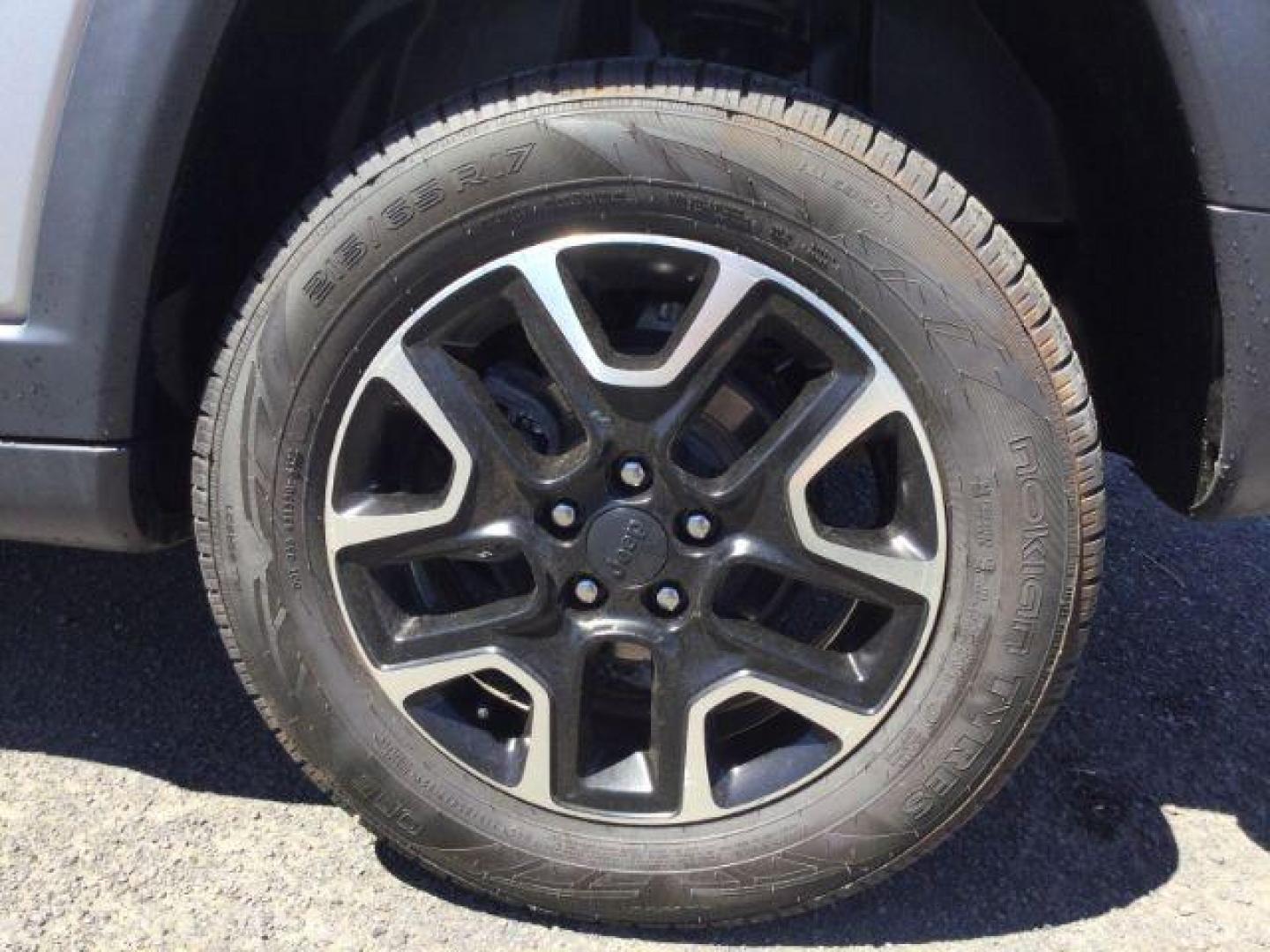 2020 Billet Silver Metallic Clearcoat /Ruby Red/Black Jeep Compass Trailhawk 4X4 (3C4NJDDB2LT) with an 2.4L I-4 variable valve control engine, 9 Speed Automatic transmission, located at 1801 Main Street, Lewiston, 83501, (208) 743-9371, 46.417065, -117.004799 - Photo#16