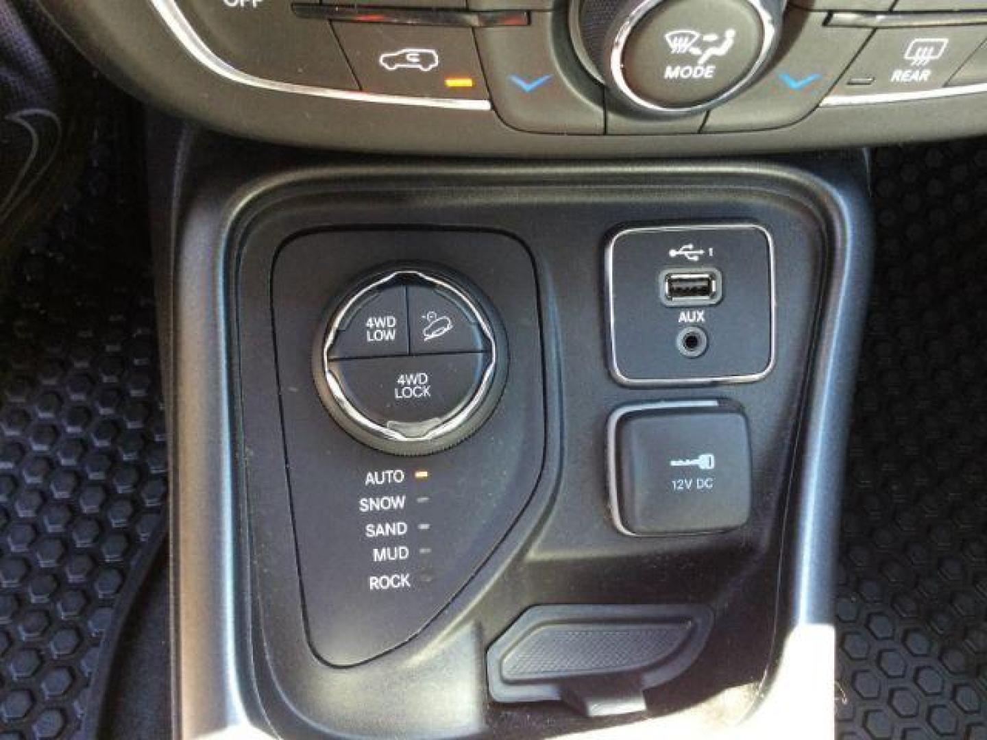 2020 Billet Silver Metallic Clearcoat /Ruby Red/Black Jeep Compass Trailhawk 4X4 (3C4NJDDB2LT) with an 2.4L I-4 variable valve control engine, 9 Speed Automatic transmission, located at 1801 Main Street, Lewiston, 83501, (208) 743-9371, 46.417065, -117.004799 - Photo#19