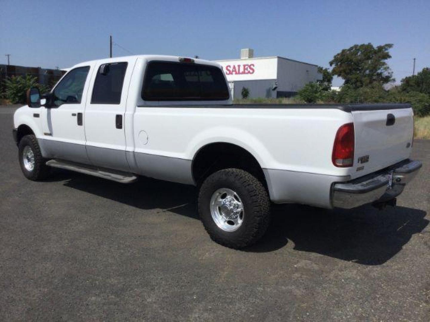 2004 Oxford White Clearcoat /Medium Flint Ford F-350 Lariat Crew Cab Long Bed 4WD (1FTSW31P74E) with an Powerstroke 6L V-8 diesel direct injection engine, 5-Speed Automatic transmission, located at 1801 Main Street, Lewiston, 83501, (208) 743-9371, 46.417065, -117.004799 - Photo#2