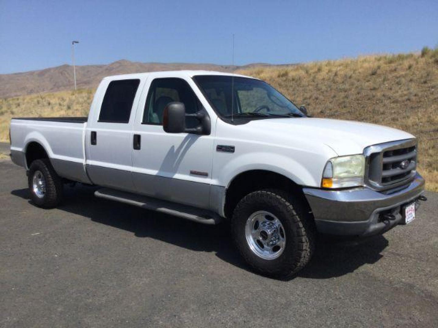 2004 Oxford White Clearcoat /Medium Flint Ford F-350 Lariat Crew Cab Long Bed 4WD (1FTSW31P74E) with an Powerstroke 6L V-8 diesel direct injection engine, 5-Speed Automatic transmission, located at 1801 Main Street, Lewiston, 83501, (208) 743-9371, 46.417065, -117.004799 - Photo#7