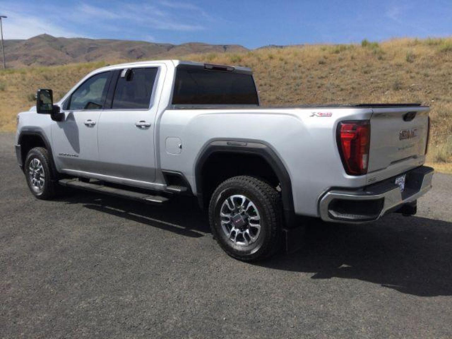 2023 Quicksilver Metallic /Black Cloth GMC Sierra 2500HD 4WD Crew Cab Standard Bed SLE (1GT49MEY3PF) with an 6.6L V8 TURBO DIESEL engine, 10-speed automatic transmission, located at 1801 Main Street, Lewiston, 83501, (208) 743-9371, 46.417065, -117.004799 - Photo#2
