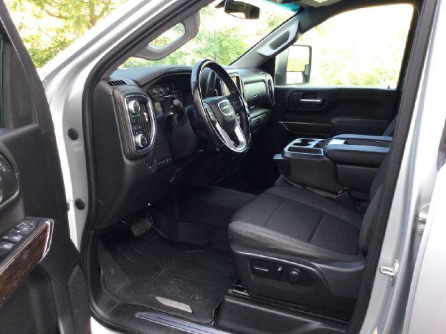 2023 Quicksilver Metallic /Black Cloth GMC Sierra 2500HD 4WD Crew Cab Standard Bed SLE (1GT49MEY3PF) with an 6.6L V8 TURBO DIESEL engine, 10-speed automatic transmission, located at 1801 Main Street, Lewiston, 83501, (208) 743-9371, 46.417065, -117.004799 - Photo#3