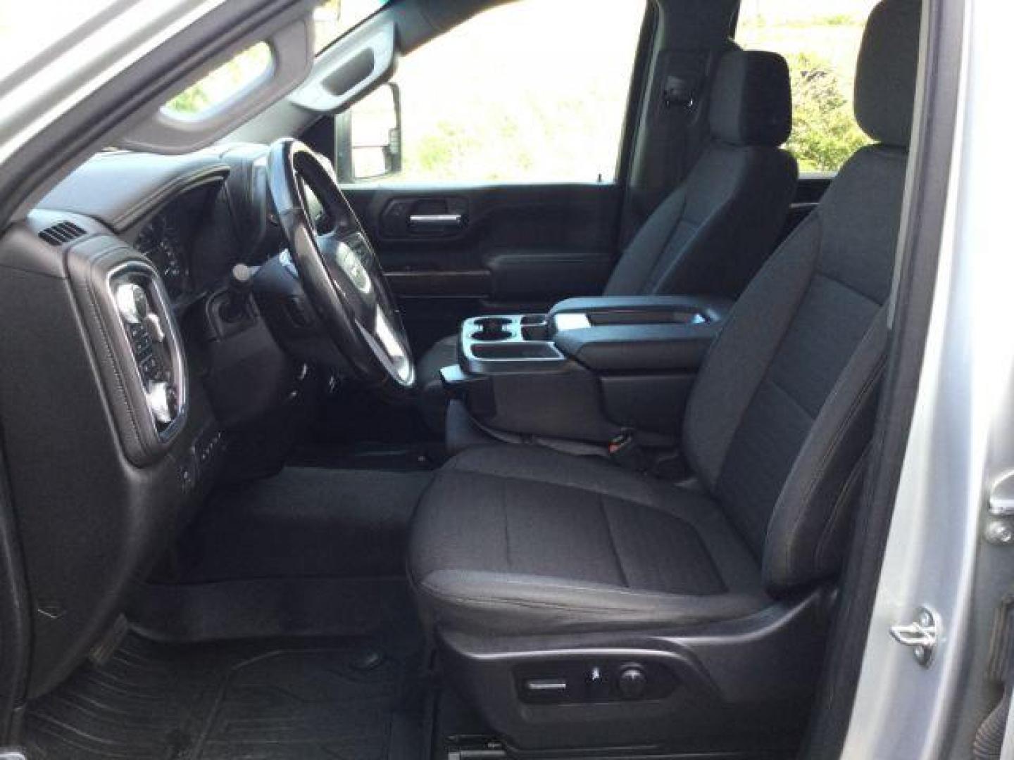 2023 Quicksilver Metallic /Black Cloth GMC Sierra 2500HD 4WD Crew Cab Standard Bed SLE (1GT49MEY3PF) with an 6.6L V8 TURBO DIESEL engine, 10-speed automatic transmission, located at 1801 Main Street, Lewiston, 83501, (208) 743-9371, 46.417065, -117.004799 - Photo#4