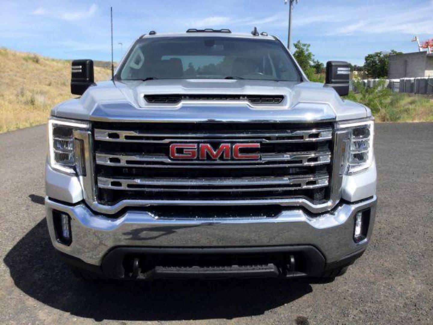 2023 Quicksilver Metallic /Black Cloth GMC Sierra 2500HD 4WD Crew Cab Standard Bed SLE (1GT49MEY3PF) with an 6.6L V8 TURBO DIESEL engine, 10-speed automatic transmission, located at 1801 Main Street, Lewiston, 83501, (208) 743-9371, 46.417065, -117.004799 - Photo#17