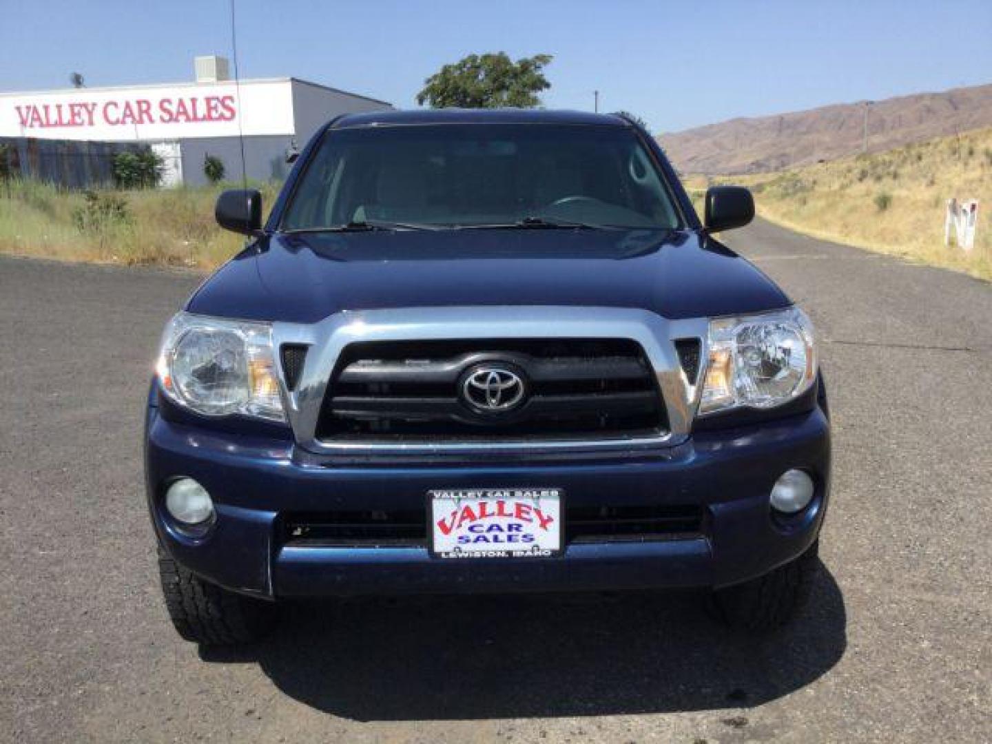 2006 Speedway Blue /Graphite Toyota Tacoma Base V6 (5TEUU42N26Z) with an 4L V-6 DOHC engine, automatic transmission, located at 1801 Main Street, Lewiston, 83501, (208) 743-9371, 46.417065, -117.004799 - Photo#8