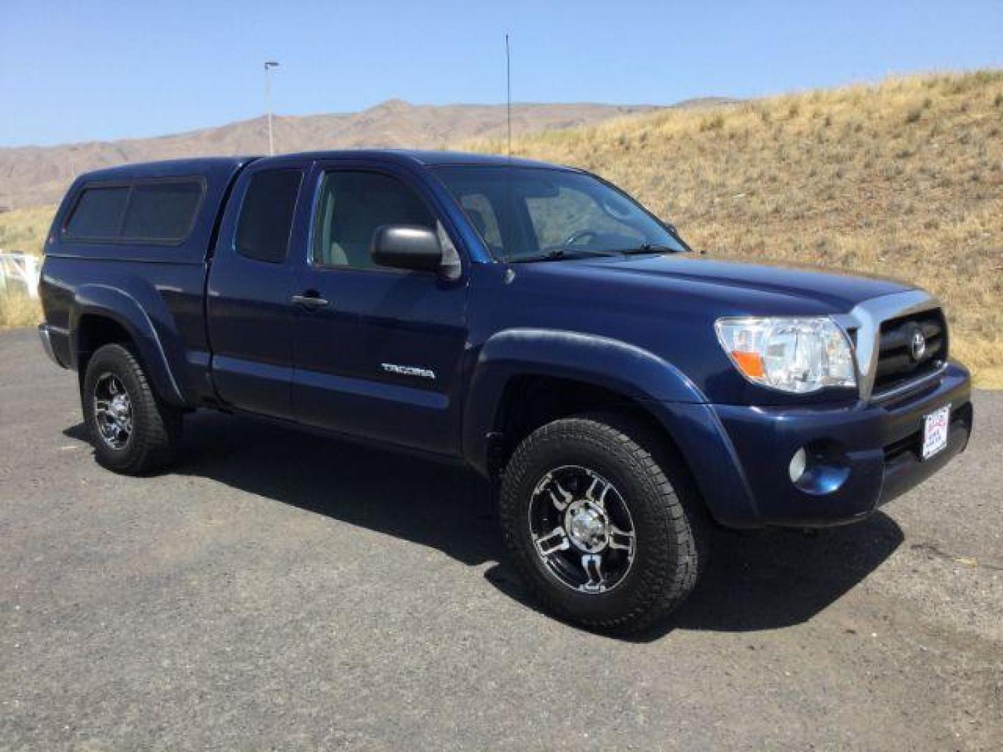 2006 Speedway Blue /Graphite Toyota Tacoma Base V6 (5TEUU42N26Z) with an 4L V-6 DOHC engine, automatic transmission, located at 1801 Main Street, Lewiston, 83501, (208) 743-9371, 46.417065, -117.004799 - Photo#9
