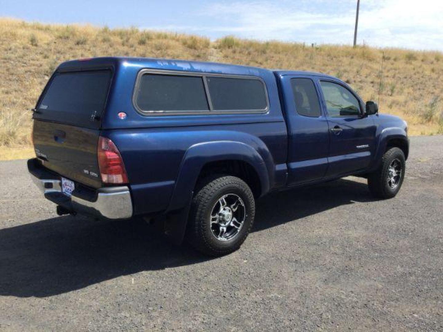 2006 Speedway Blue /Graphite Toyota Tacoma Base V6 (5TEUU42N26Z) with an 4L V-6 DOHC engine, automatic transmission, located at 1801 Main Street, Lewiston, 83501, (208) 743-9371, 46.417065, -117.004799 - Photo#11
