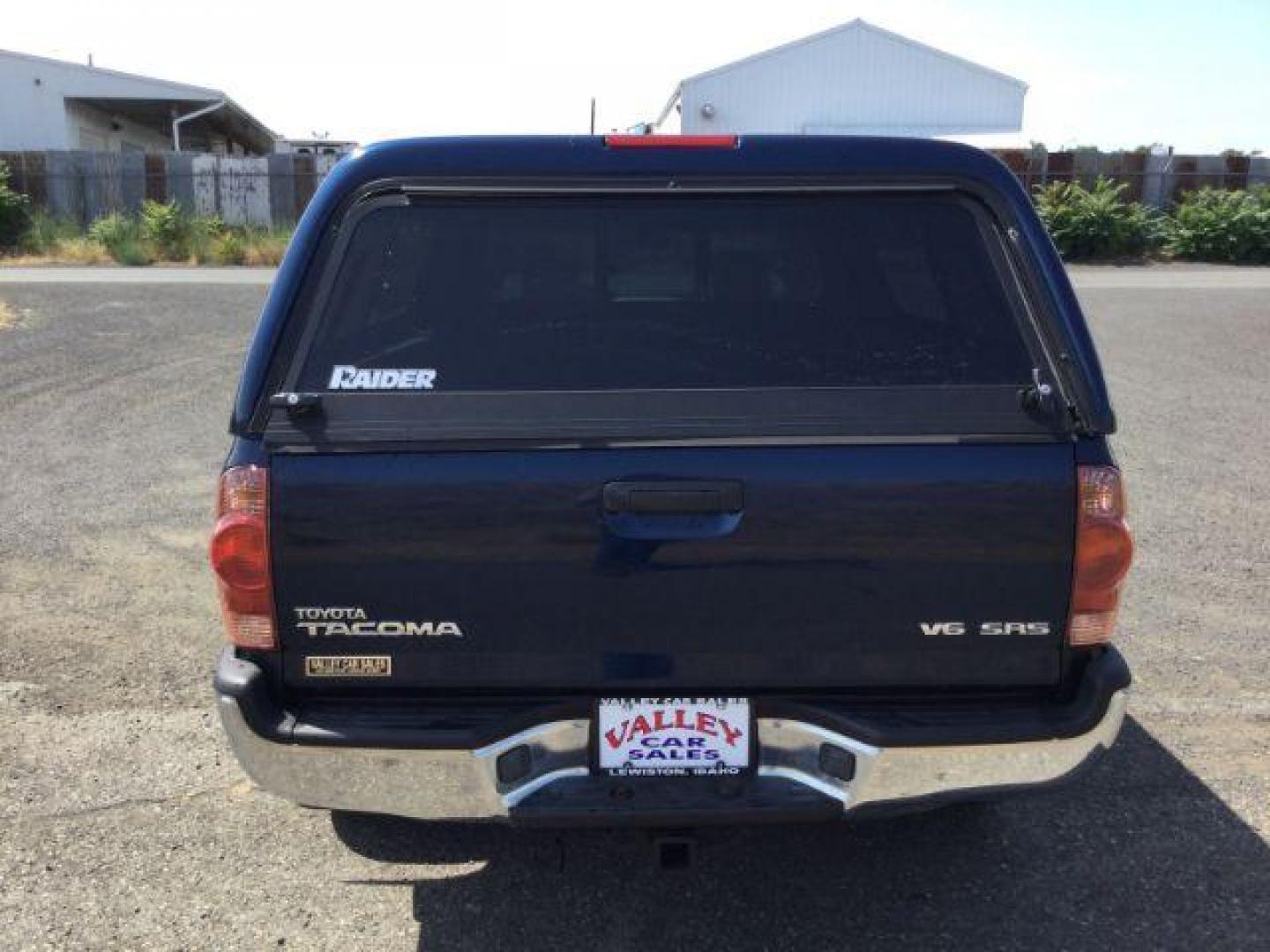 2006 Speedway Blue /Graphite Toyota Tacoma Base V6 (5TEUU42N26Z) with an 4L V-6 DOHC engine, automatic transmission, located at 1801 Main Street, Lewiston, 83501, (208) 743-9371, 46.417065, -117.004799 - Photo#15