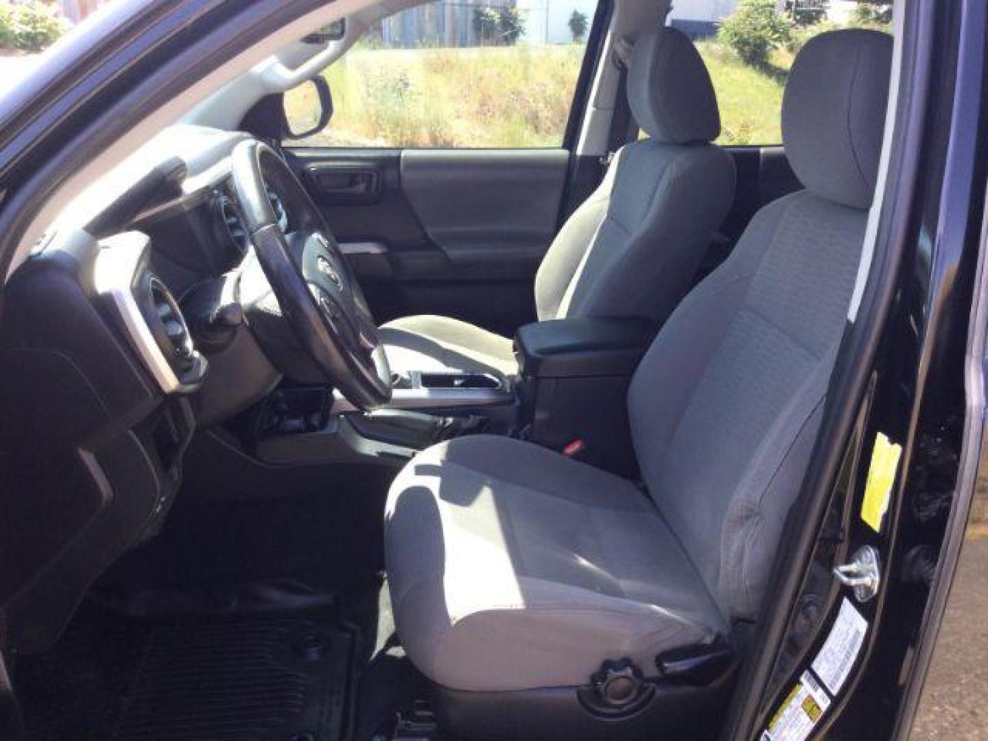 2017 Black /Cement Gray Toyota Tacoma SR5 V6 Crew Cab 4x4 (3TMCZ5AN4HM) with an 3.5L V-6 port/direct injection engine, 6-Speed Automatic transmission, located at 1801 Main Street, Lewiston, 83501, (208) 743-9371, 46.417065, -117.004799 - Photo#4