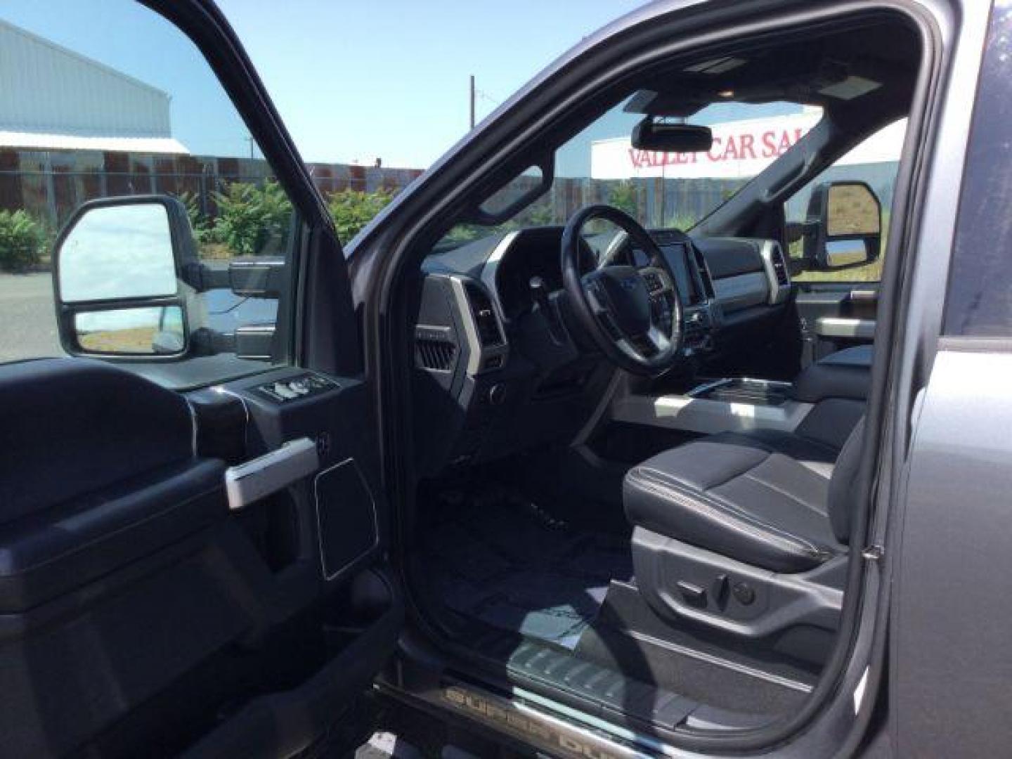 2022 Carbonized Gray Metallic /Black Onyx Ford F-350 Lariat (1FT8W3BN6NE) with an 7.3L V-8 variable valve control engine, Automatic, 10-Spd w/SelectShift and TorqShift transmission, located at 1801 Main Street, Lewiston, 83501, (208) 743-9371, 46.417065, -117.004799 - Photo#3