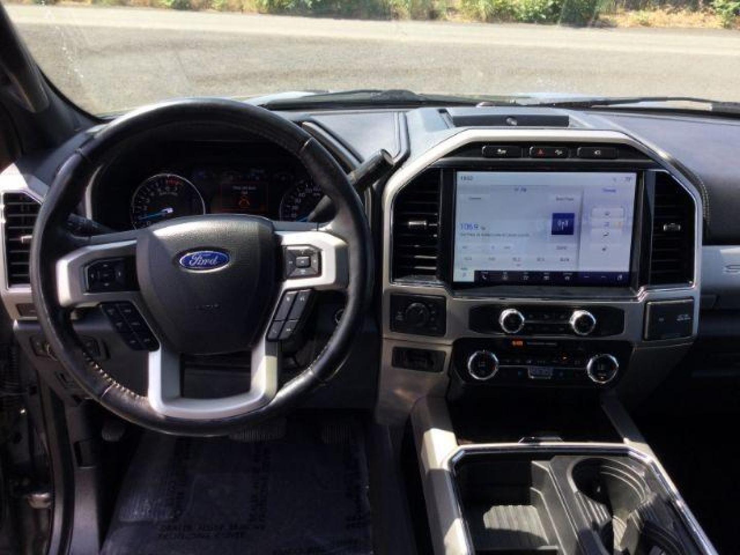2022 Carbonized Gray Metallic /Black Onyx Ford F-350 Lariat (1FT8W3BN6NE) with an 7.3L V-8 variable valve control engine, Automatic, 10-Spd w/SelectShift and TorqShift transmission, located at 1801 Main Street, Lewiston, 83501, (208) 743-9371, 46.417065, -117.004799 - Photo#6