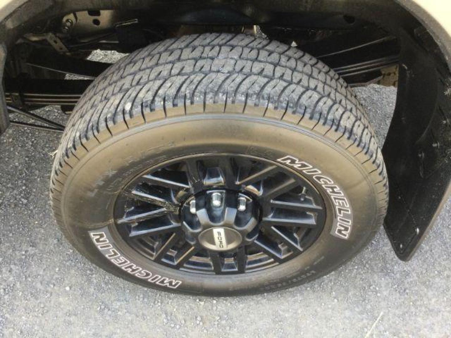 2022 Carbonized Gray Metallic /Black Onyx Ford F-350 Lariat (1FT8W3BN6NE) with an 7.3L V-8 variable valve control engine, Automatic, 10-Spd w/SelectShift and TorqShift transmission, located at 1801 Main Street, Lewiston, 83501, (208) 743-9371, 46.417065, -117.004799 - Photo#21