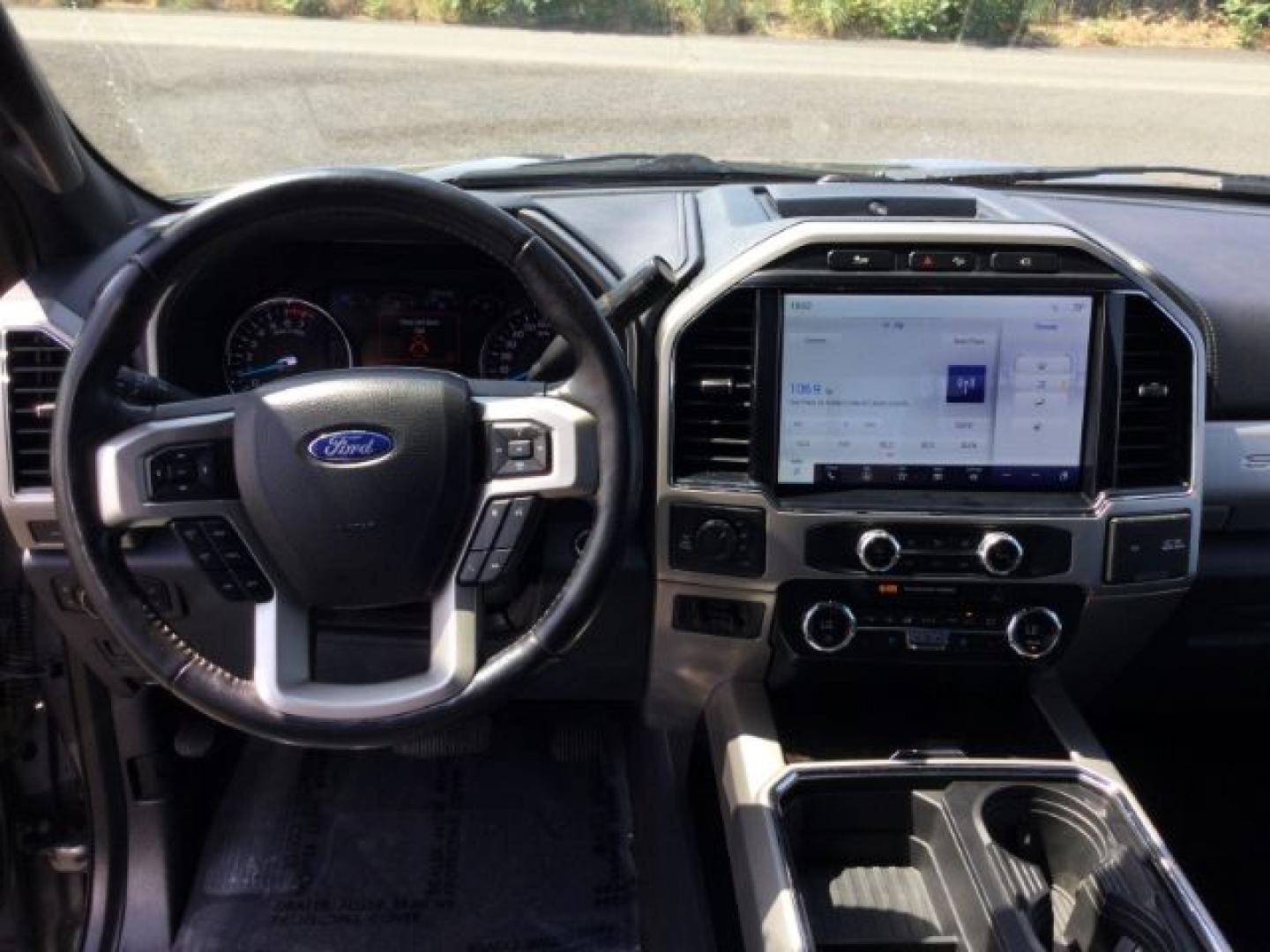 2022 Carbonized Gray Metallic /Black Onyx Ford F-350 Crew Cab 4x4 Lariat (1FT8W3BN6NE) with an 7.3L V-8 variable valve control engine, Automatic, 10-Spd w/SelectShift and TorqShift transmission, located at 1801 Main Street, Lewiston, 83501, (208) 743-9371, 46.417065, -117.004799- Photo#6