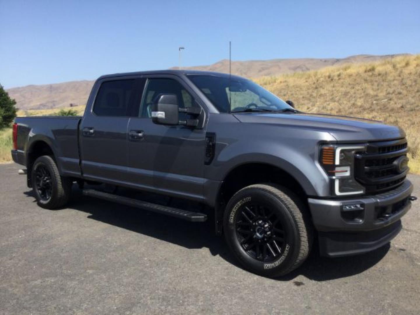 2022 Carbonized Gray Metallic /Black Onyx Ford F-350 Crew Cab 4x4 Lariat (1FT8W3BN6NE) with an 7.3L V-8 variable valve control engine, Automatic, 10-Spd w/SelectShift and TorqShift transmission, located at 1801 Main Street, Lewiston, 83501, (208) 743-9371, 46.417065, -117.004799- Photo#8