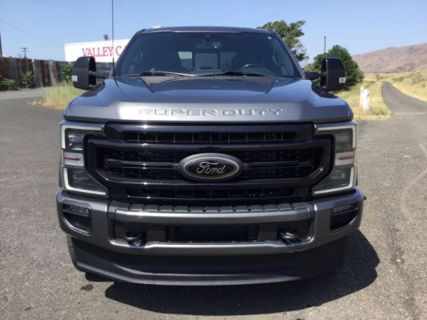 2022 Carbonized Gray Metallic /Black Onyx Ford F-350 Crew Cab 4x4 Lariat (1FT8W3BN6NE) with an 7.3L V-8 variable valve control engine, Automatic, 10-Spd w/SelectShift and TorqShift transmission, located at 1801 Main Street, Lewiston, 83501, (208) 743-9371, 46.417065, -117.004799- Photo#12