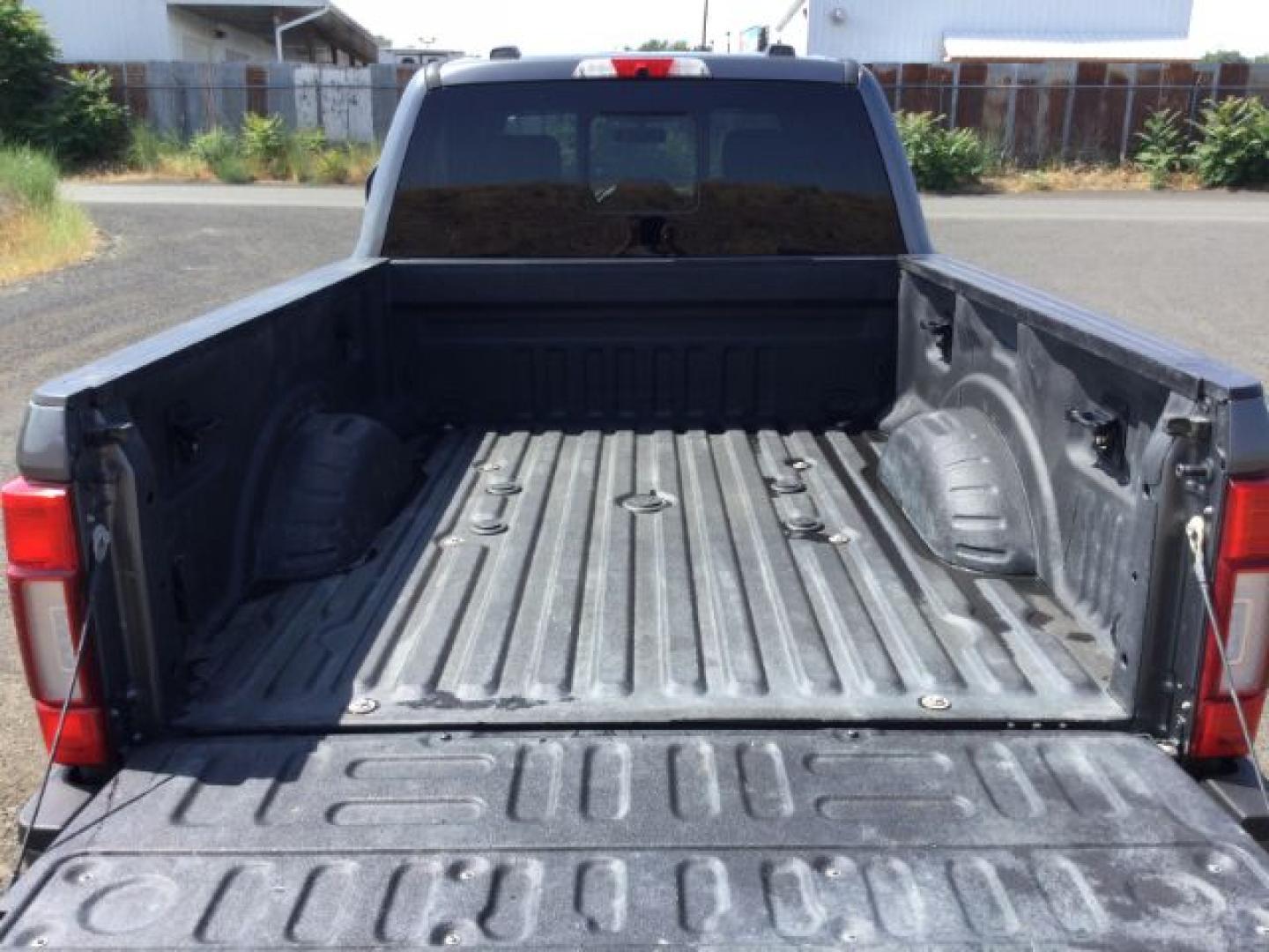 2022 Carbonized Gray Metallic /Black Onyx Ford F-350 Crew Cab 4x4 Lariat (1FT8W3BN6NE) with an 7.3L V-8 variable valve control engine, Automatic, 10-Spd w/SelectShift and TorqShift transmission, located at 1801 Main Street, Lewiston, 83501, (208) 743-9371, 46.417065, -117.004799- Photo#20