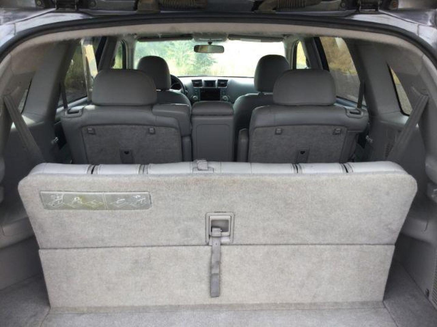 2008 Magnetic Gray Metallic /Ash Toyota Highlander Sport (JTEES43A482) with an 3.5L V-6 DOHC engine, Automatic, 5-Spd w/Overdrive transmission, located at 1801 Main Street, Lewiston, 83501, (208) 743-9371, 46.417065, -117.004799 - Photo#7