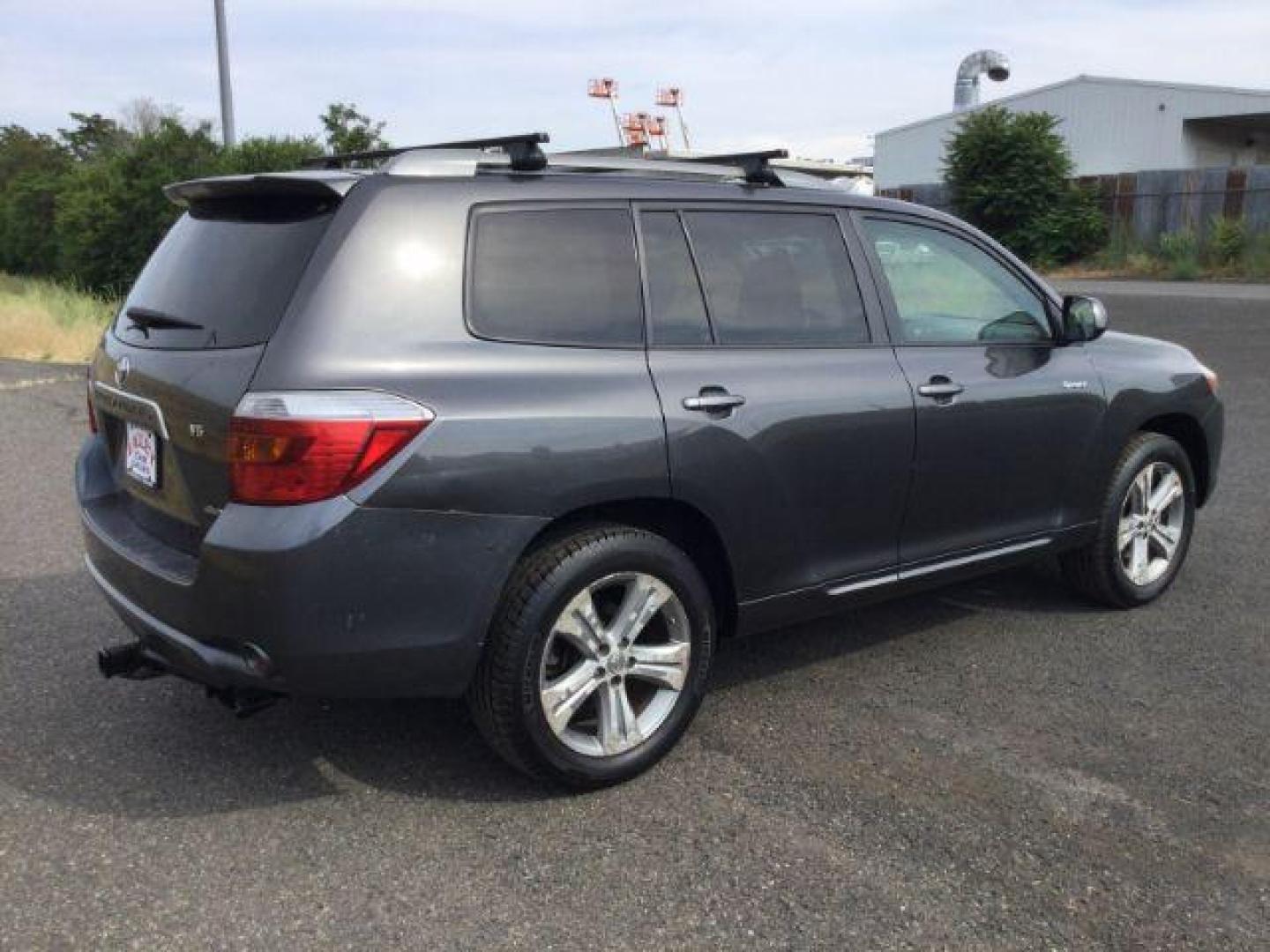 2008 Magnetic Gray Metallic /Ash Toyota Highlander Sport (JTEES43A482) with an 3.5L V-6 DOHC engine, Automatic, 5-Spd w/Overdrive transmission, located at 1801 Main Street, Lewiston, 83501, (208) 743-9371, 46.417065, -117.004799 - Photo#13