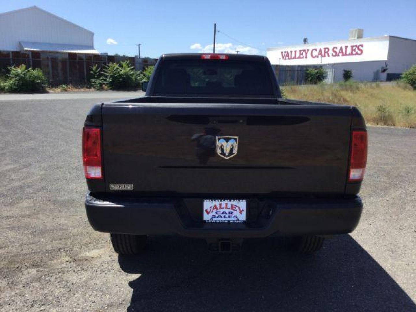 2016 Luxury Brown Pearlcoat /Diesel Gray/Black Ram 2500 Tradesman (3C6UR5HL7GG) with an 6.7L L6 OHV 24V TURBO DIESEL engine, 6-Speed Automatic transmission, located at 1801 Main Street, Lewiston, 83501, (208) 743-9371, 46.417065, -117.004799 - Photo#10