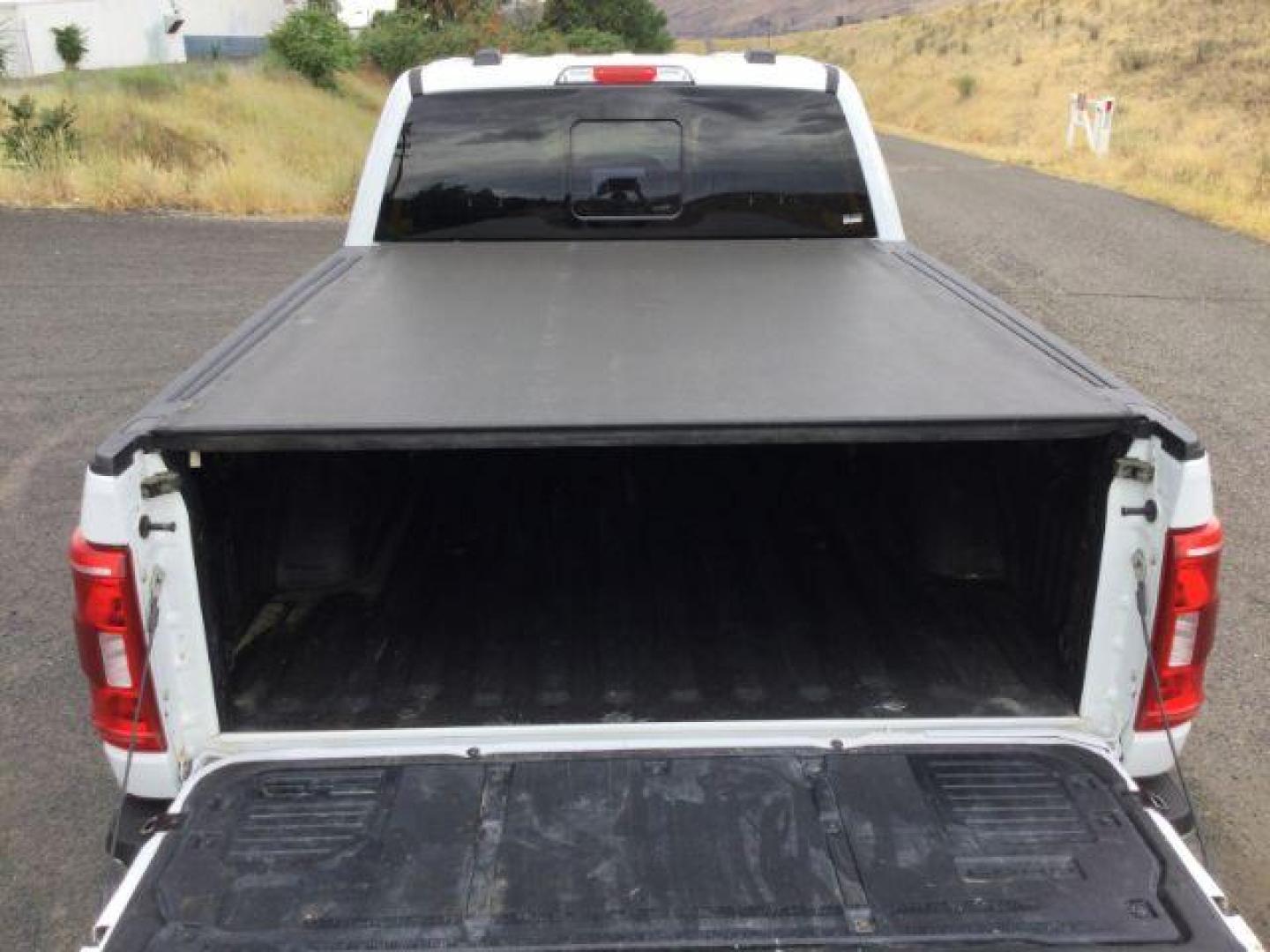 2023 Oxford White /Black w/Medium Dark Slate Ford F-150 SuperCrew Cab XLT Pickup 4D 6 1/2 ft (1FTFW1E52PK) with an V8, Flex Fuel, 5.0 Liter engine, 10-speed automatic transmission, located at 1801 Main Street, Lewiston, 83501, (208) 743-9371, 46.417065, -117.004799 - Photo#9