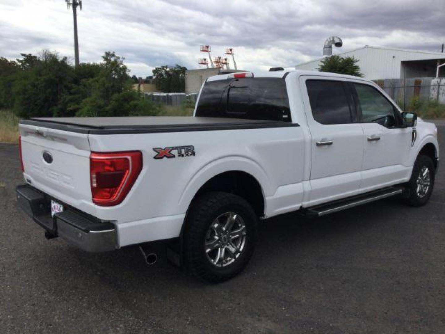 2023 Oxford White /Black w/Medium Dark Slate Ford F-150 SuperCrew Cab XLT Pickup 4D 6 1/2 ft (1FTFW1E52PK) with an V8, Flex Fuel, 5.0 Liter engine, 10-speed automatic transmission, located at 1801 Main Street, Lewiston, 83501, (208) 743-9371, 46.417065, -117.004799 - Photo#10