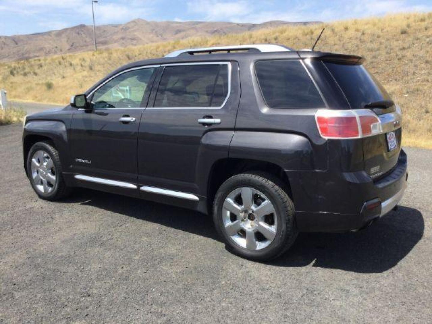 2015 Iridium Metallic /Jet Black GMC Terrain Denali (2GKFLZE39F6) with an 3.6L V-6 gasoline direct injection engine, 6-Speed Automatic transmission, located at 1801 Main Street, Lewiston, 83501, (208) 743-9371, 46.417065, -117.004799 - Photo#3