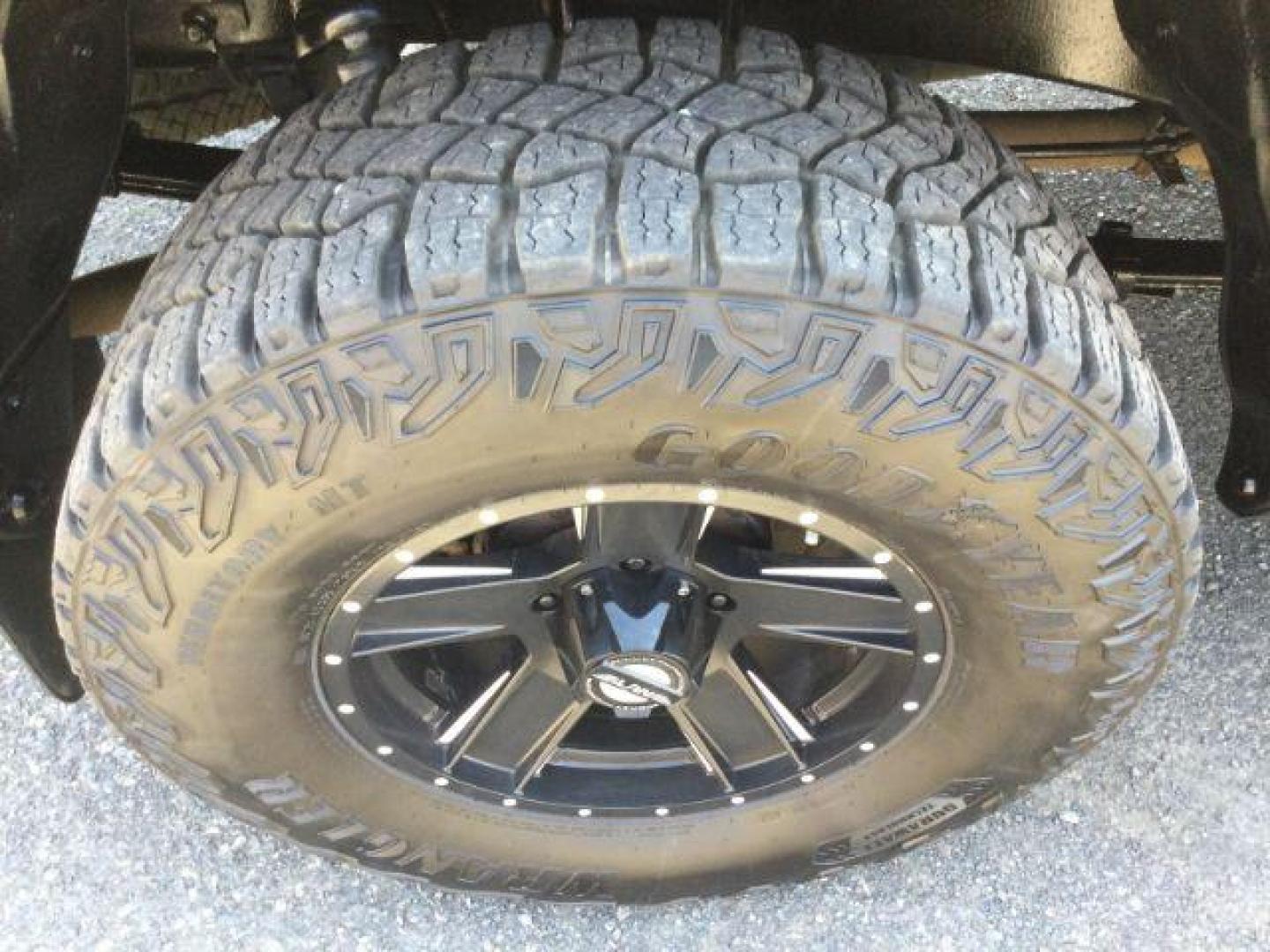 2018 Magnetic Gray Metallic /Graphite Toyota Tundra SR5 5.7L V8 (5TFDY5F12JX) with an I-FORCE 5.7L V-8 DOHC engine, 6-Speed Automatic transmission, located at 1801 Main Street, Lewiston, 83501, (208) 743-9371, 46.417065, -117.004799 - Photo#9