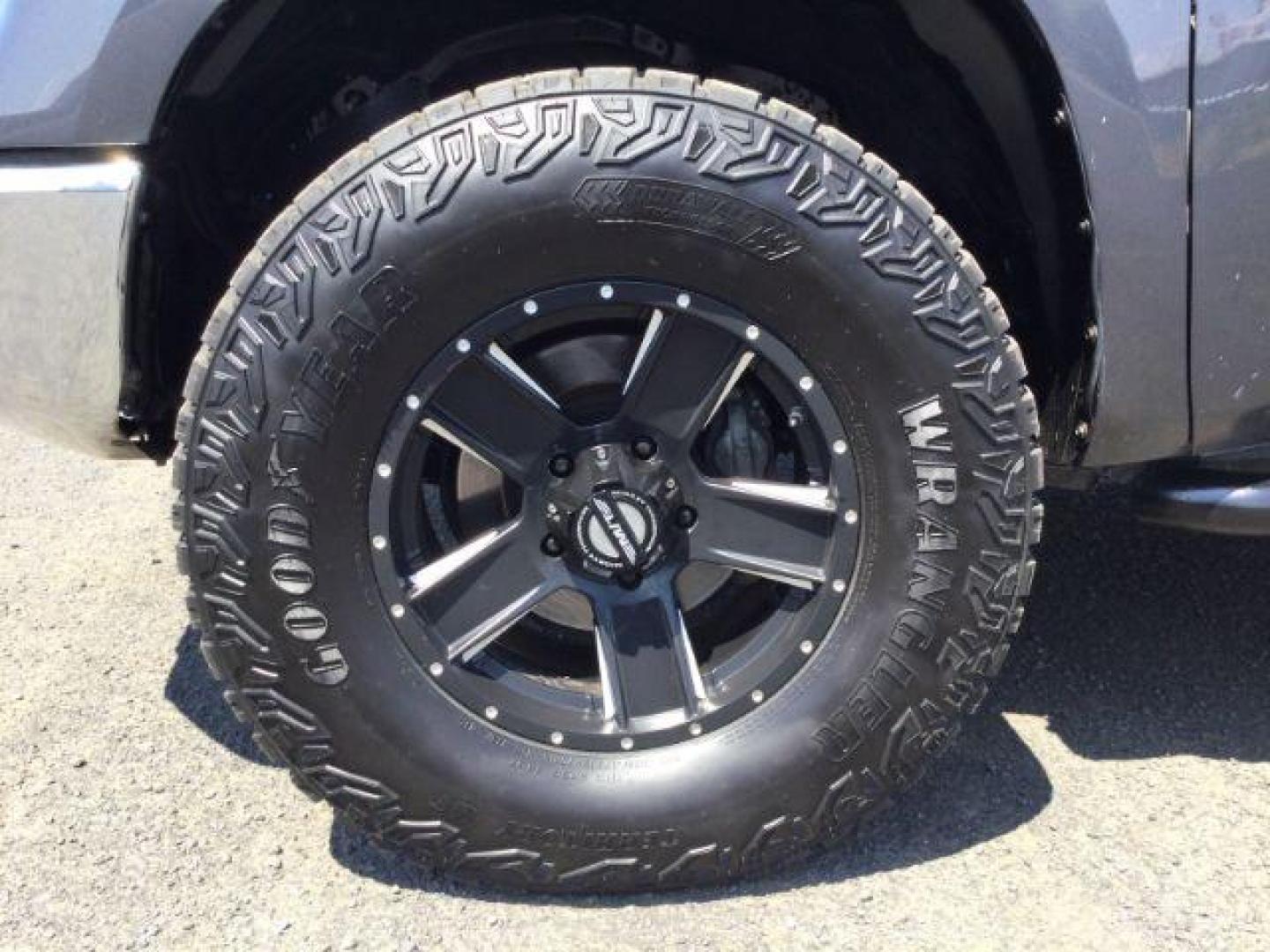 2018 Magnetic Gray Metallic /Graphite Toyota Tundra SR5 5.7L V8 (5TFDY5F12JX) with an I-FORCE 5.7L V-8 DOHC engine, 6-Speed Automatic transmission, located at 1801 Main Street, Lewiston, 83501, (208) 743-9371, 46.417065, -117.004799 - Photo#12