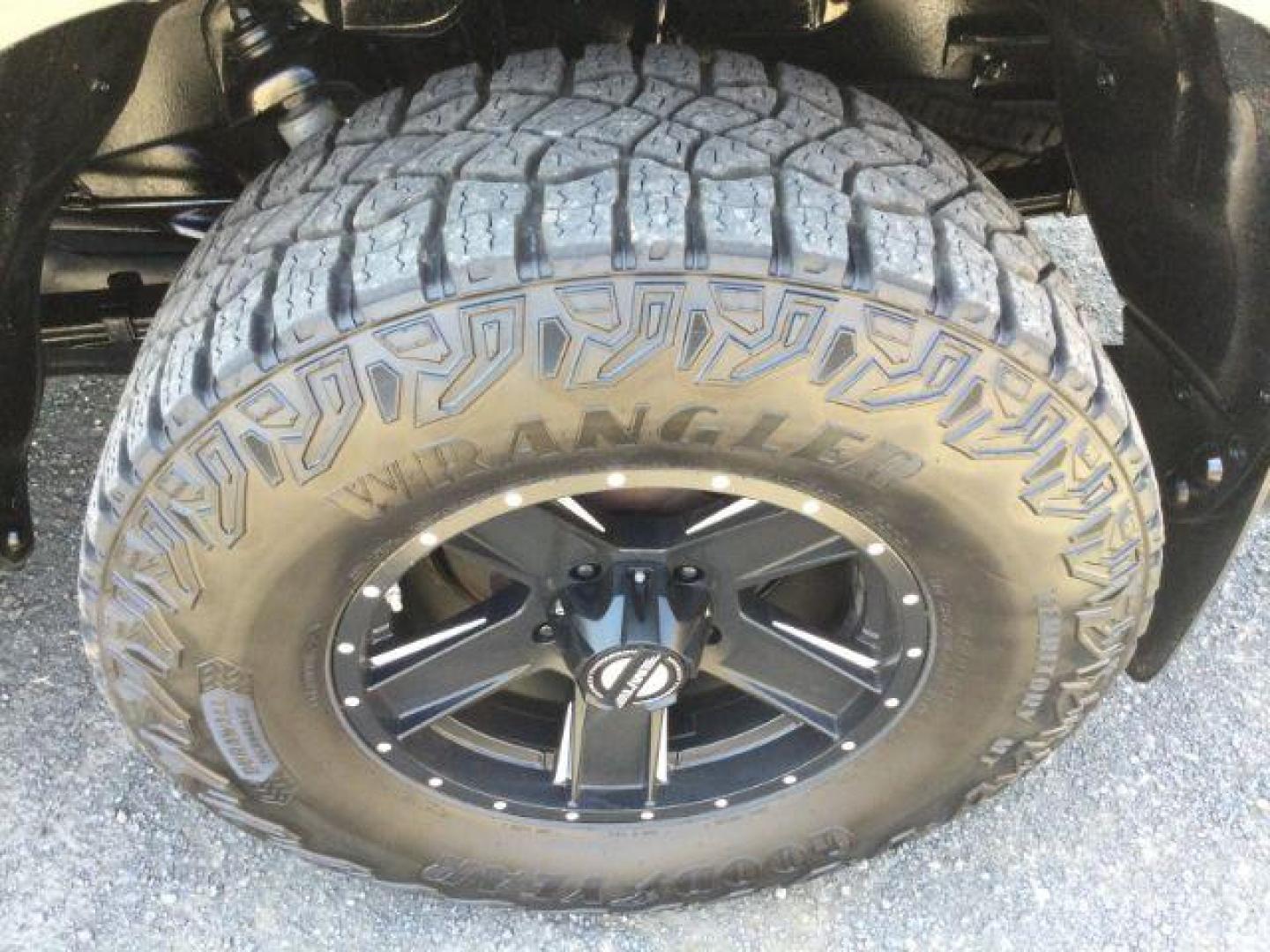 2018 Magnetic Gray Metallic /Graphite Toyota Tundra SR5 5.7L V8 (5TFDY5F12JX) with an I-FORCE 5.7L V-8 DOHC engine, 6-Speed Automatic transmission, located at 1801 Main Street, Lewiston, 83501, (208) 743-9371, 46.417065, -117.004799 - Photo#18