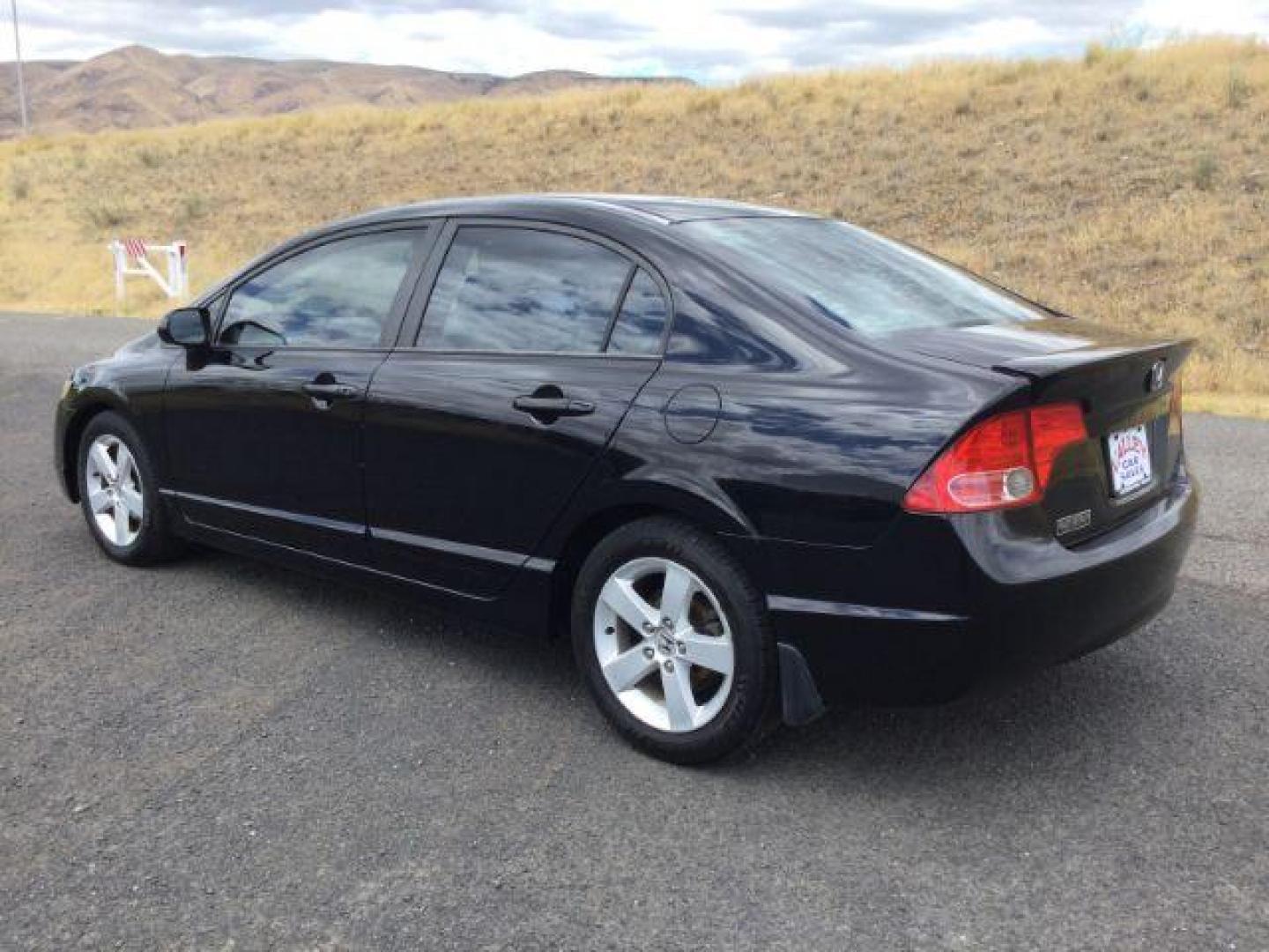 2006 Nighthawk Black Pearl /Ivory Honda Civic EX (1HGFA16886L) with an 1.8L I-4 i-VTEC variable valve control engine, CVT automatic transmission, located at 1801 Main Street, Lewiston, 83501, (208) 743-9371, 46.417065, -117.004799 - Photo#7