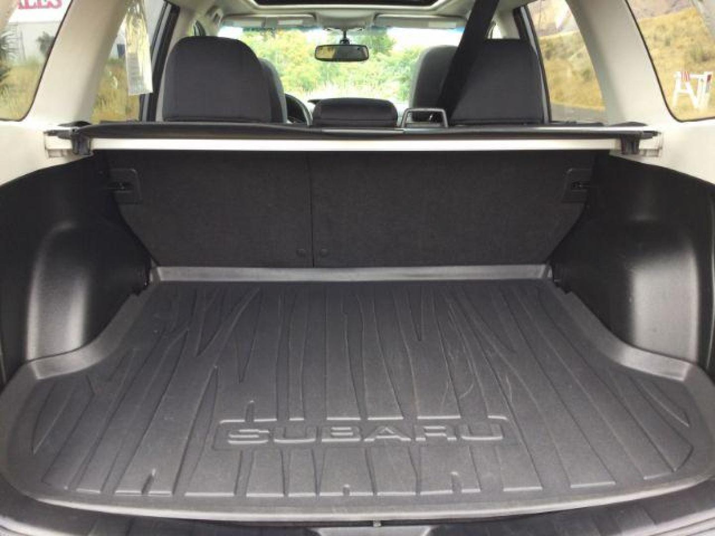 2012 Ice Silver Metallic Subaru Forester 2.5X Premium (JF2SHADC8CH) with an 2.5L H-4 DOHC engine, Auto transmission, located at 1801 Main Street, Lewiston, 83501, (208) 743-9371, 46.417065, -117.004799 - Photo#9