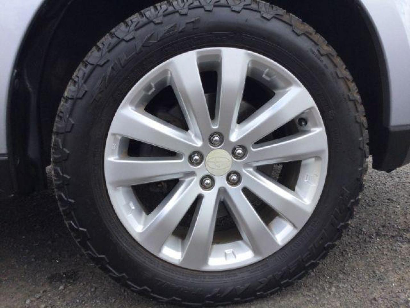 2012 Ice Silver Metallic Subaru Forester 2.5X Premium (JF2SHADC8CH) with an 2.5L H-4 DOHC engine, Auto transmission, located at 1801 Main Street, Lewiston, 83501, (208) 743-9371, 46.417065, -117.004799 - Photo#21