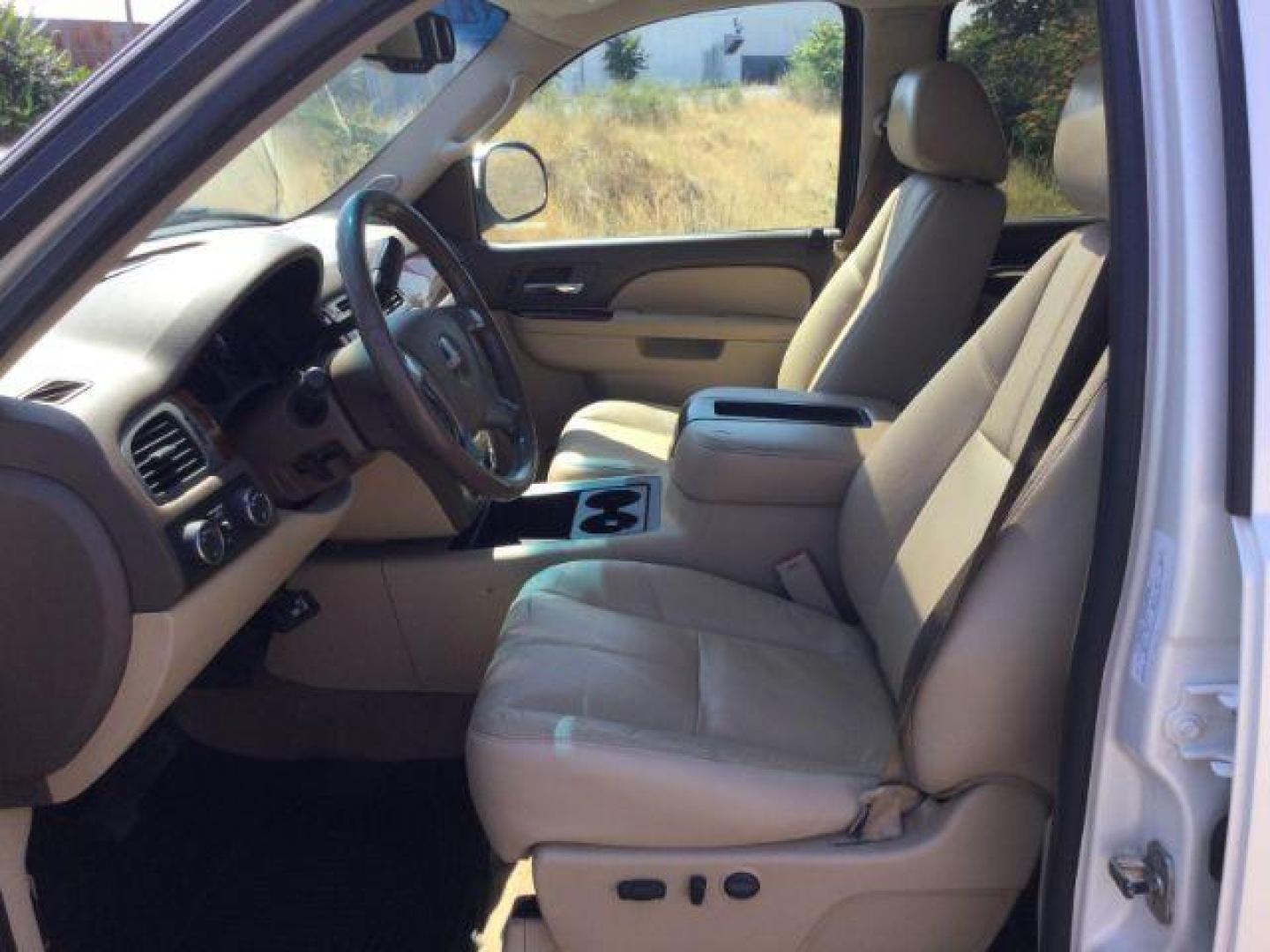 2011 White Diamond Tricoat /Light Cashmere/Very Dark Cashmere Accents GMC Sierra 1500 SLT (3GTP2WE32BG) with an Vortec 5.3L V-8 variable valve control engine, 6-Speed Automatic transmission, located at 1801 Main Street, Lewiston, 83501, (208) 743-9371, 46.417065, -117.004799 - Photo#3