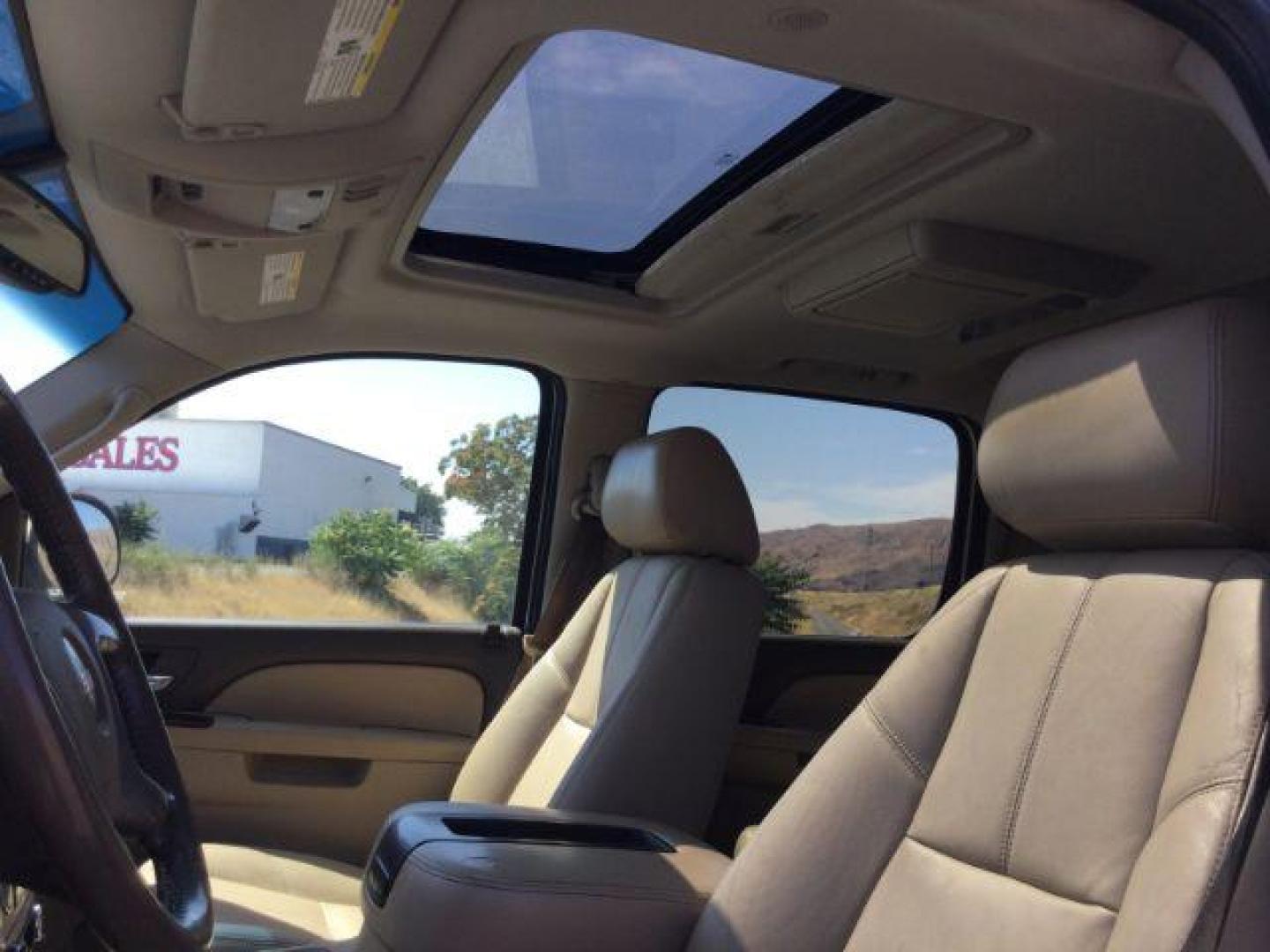 2011 White Diamond Tricoat /Light Cashmere/Very Dark Cashmere Accents GMC Sierra 1500 SLT (3GTP2WE32BG) with an Vortec 5.3L V-8 variable valve control engine, 6-Speed Automatic transmission, located at 1801 Main Street, Lewiston, 83501, (208) 743-9371, 46.417065, -117.004799 - Photo#8