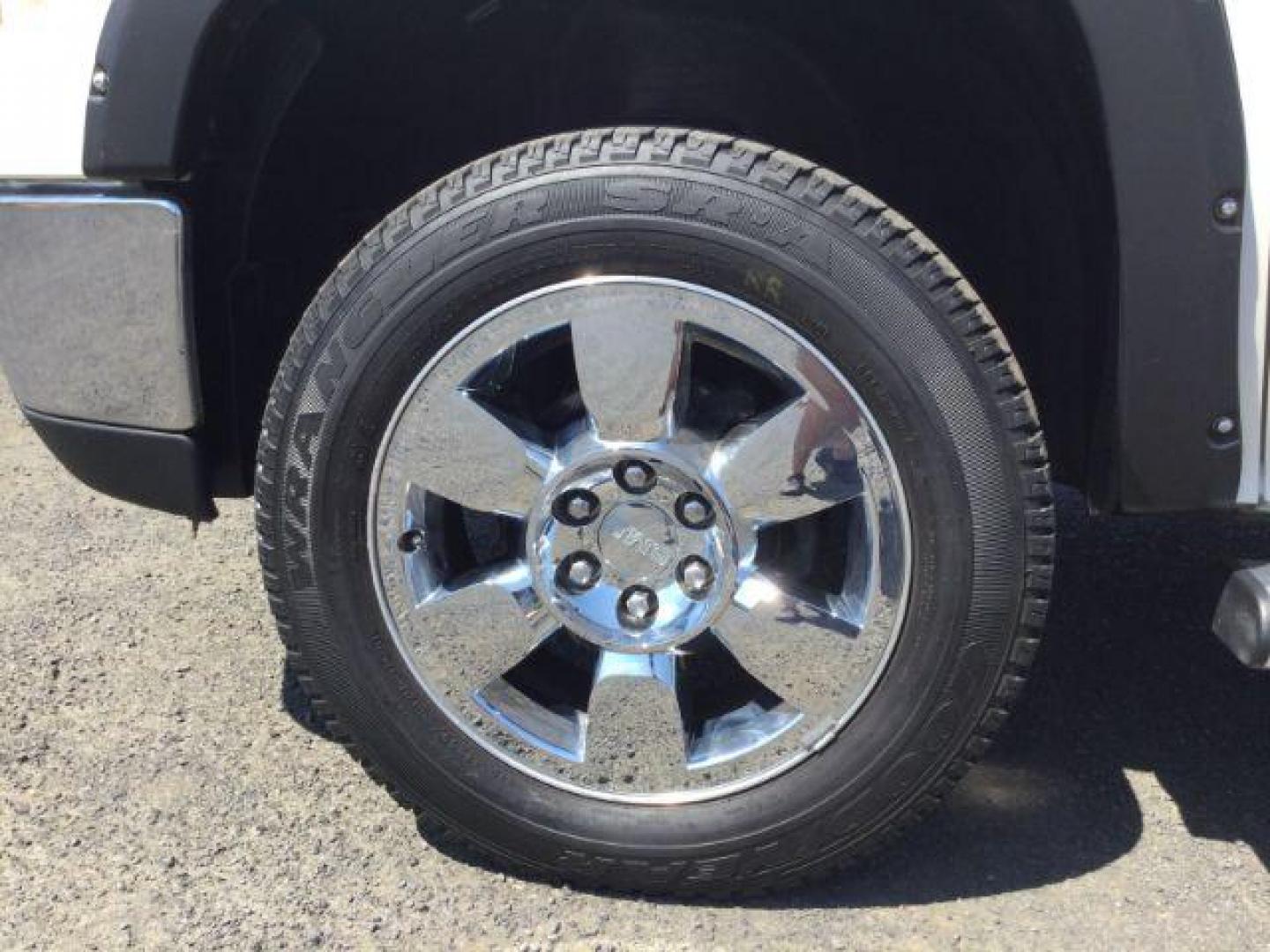 2011 White Diamond Tricoat /Light Cashmere/Very Dark Cashmere Accents GMC Sierra 1500 SLT (3GTP2WE32BG) with an Vortec 5.3L V-8 variable valve control engine, 6-Speed Automatic transmission, located at 1801 Main Street, Lewiston, 83501, (208) 743-9371, 46.417065, -117.004799 - Photo#15