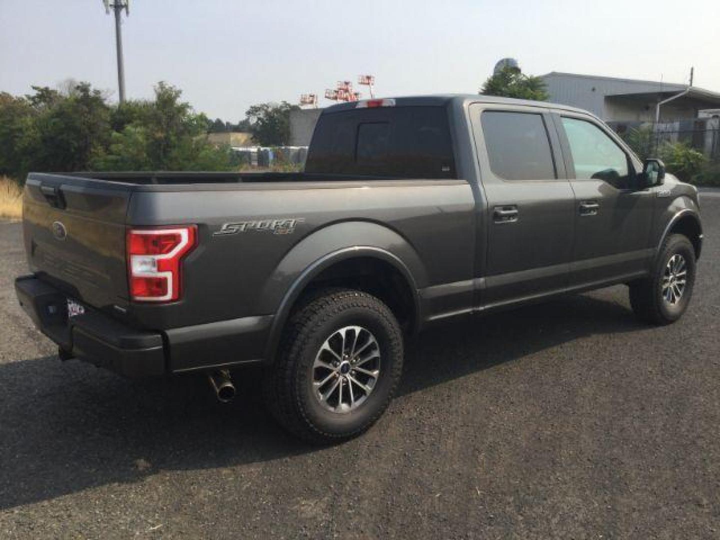 2018 Magnetic Metallic /Black Ford F-150 SuperCrew Cab XLT Pickup 4D 6 1/2 ft (1FTFW1EG6JK) with an EcoBoost 3.5L V-6 port/direct injection engine, 10-speed automatic transmission, located at 1801 Main Street, Lewiston, 83501, (208) 743-9371, 46.417065, -117.004799 - Photo#7