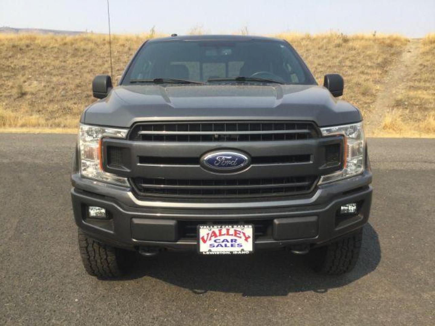 2018 Magnetic Metallic /Black Ford F-150 SuperCrew Cab XLT Pickup 4D 6 1/2 ft (1FTFW1EG6JK) with an EcoBoost 3.5L V-6 port/direct injection engine, 10-speed automatic transmission, located at 1801 Main Street, Lewiston, 83501, (208) 743-9371, 46.417065, -117.004799 - Photo#8