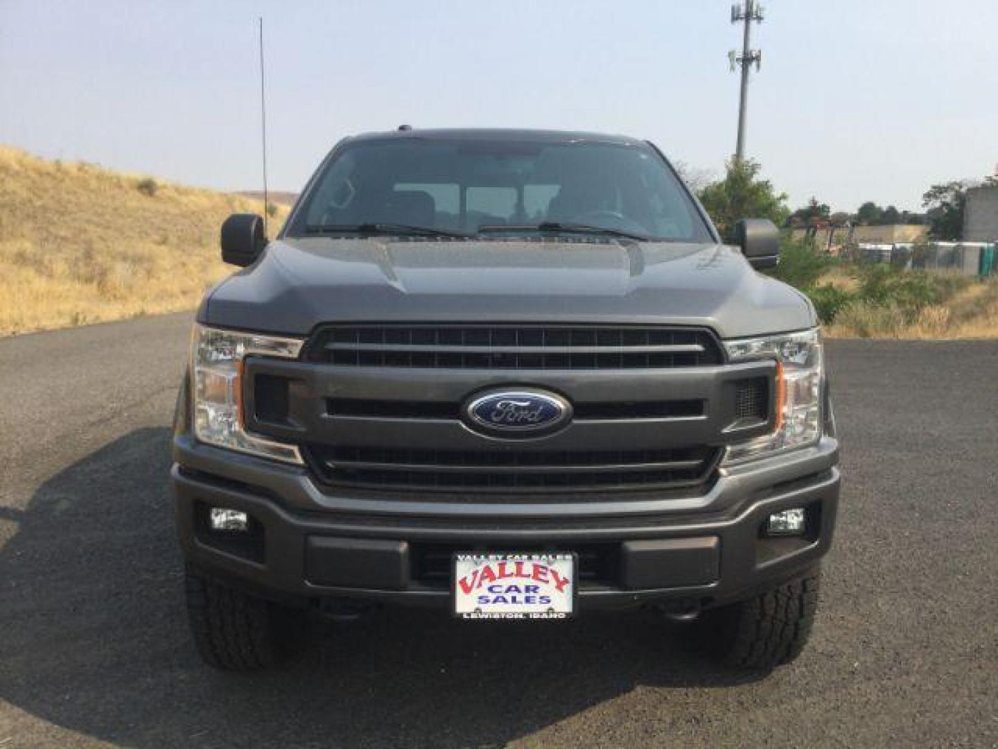 2018 Magnetic Metallic /Black Ford F-150 SuperCrew Cab XLT Pickup 4D 6 1/2 ft (1FTFW1EG6JK) with an EcoBoost 3.5L V-6 port/direct injection engine, 10-speed automatic transmission, located at 1801 Main Street, Lewiston, 83501, (208) 743-9371, 46.417065, -117.004799 - Photo#16