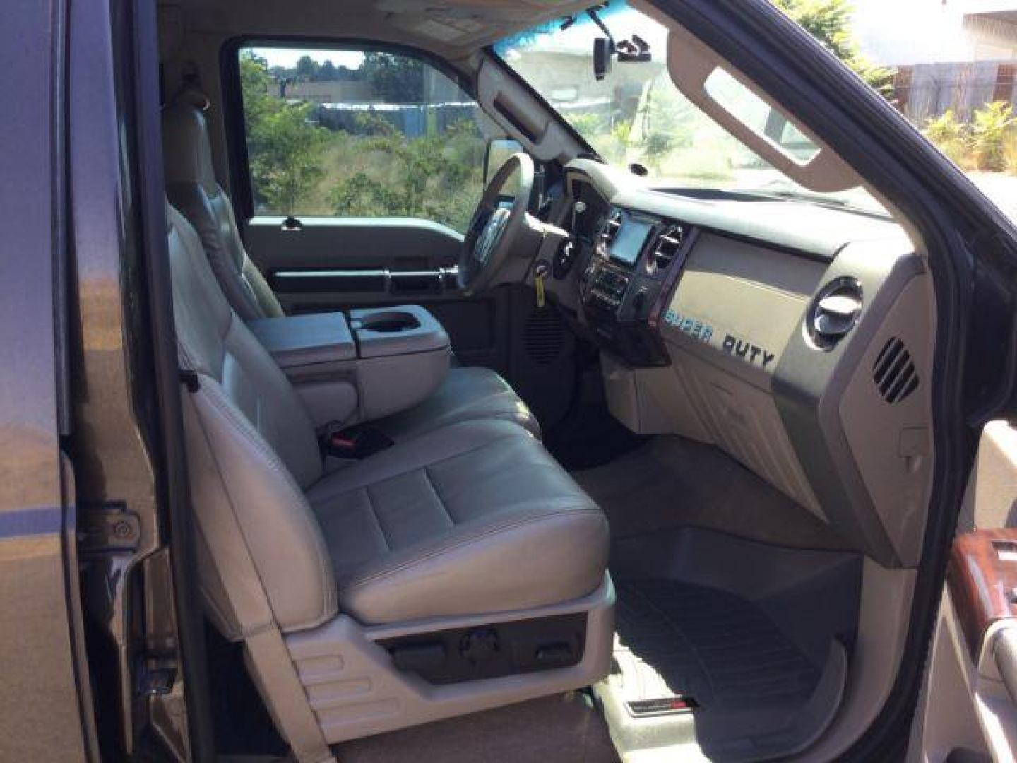 2008 Dark Shadow Gray Clearcoat Metallic Ford F-250 Lariat SuperCrew 6.5ft bed 4WD (1FTSW21R08E) with an 6.4L V8, Turbo Diesel engine, 6-SPEED AUTOMATIC transmission, located at 1801 Main Street, Lewiston, 83501, (208) 743-9371, 46.417065, -117.004799 - Photo#20