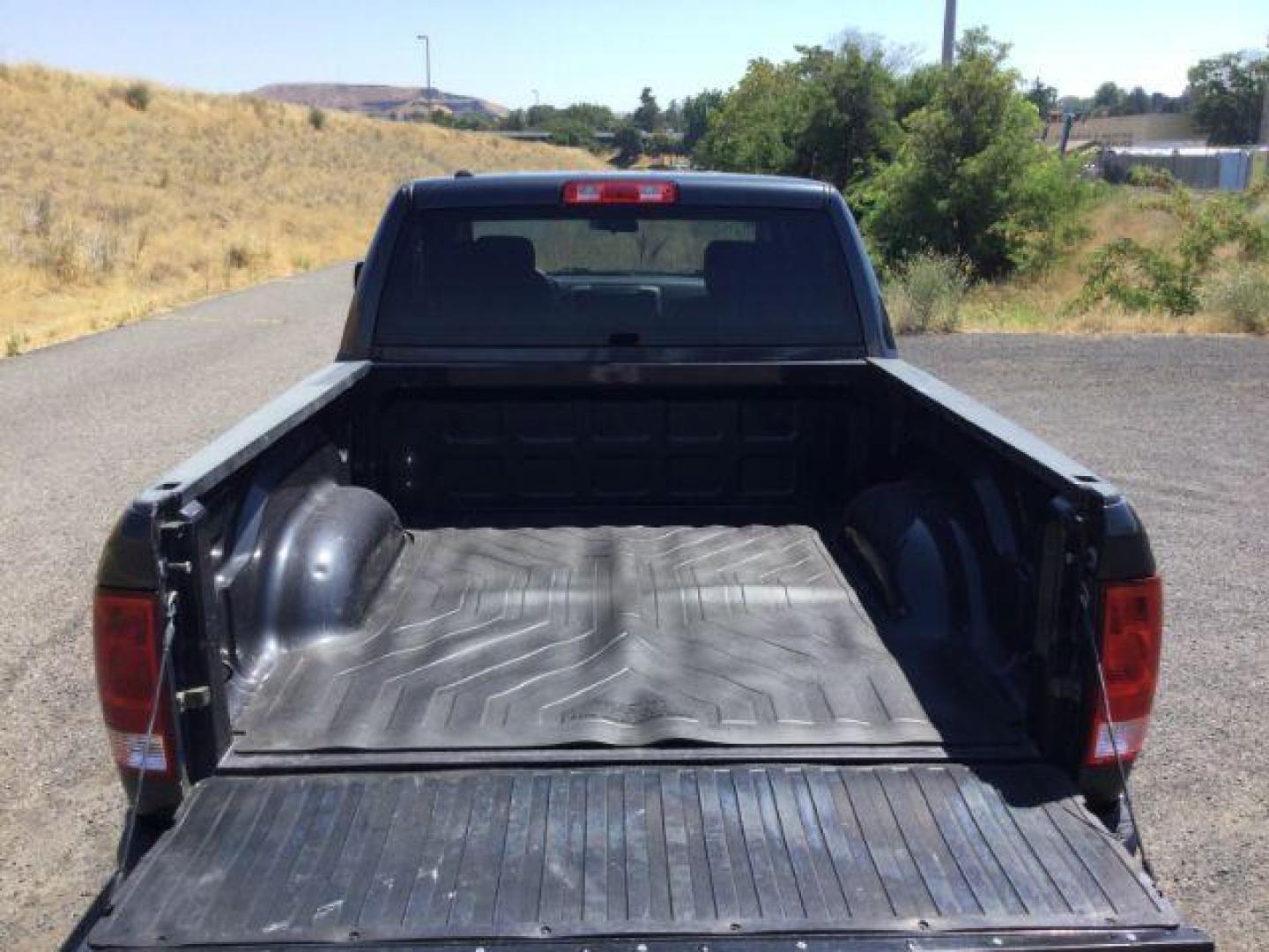 2017 Maximum Steel Metallic Clearcoat /Diesel Gray/Black Ram 1500 Express Crew Cab 4x2 5'7 Box (1C6RR6KG0HS) with an Pentastar 3.6L V-6 DOHC engine, Auto transmission, located at 1801 Main Street, Lewiston, 83501, (208) 743-9371, 46.417065, -117.004799 - Photo#10