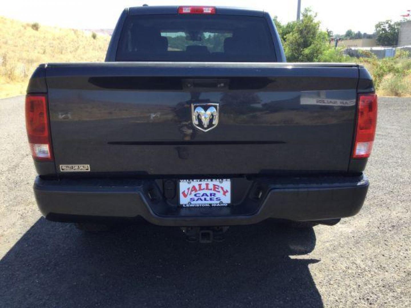 2017 Maximum Steel Metallic Clearcoat /Diesel Gray/Black Ram 1500 Express Crew Cab 4x2 5'7 Box (1C6RR6KG0HS) with an Pentastar 3.6L V-6 DOHC engine, Auto transmission, located at 1801 Main Street, Lewiston, 83501, (208) 743-9371, 46.417065, -117.004799 - Photo#11
