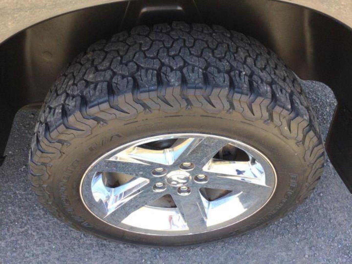 2017 Maximum Steel Metallic Clearcoat /Diesel Gray/Black Ram 1500 Express Crew Cab 4x2 5'7 Box (1C6RR6KG0HS) with an Pentastar 3.6L V-6 DOHC engine, Auto transmission, located at 1801 Main Street, Lewiston, 83501, (208) 743-9371, 46.417065, -117.004799 - Photo#12