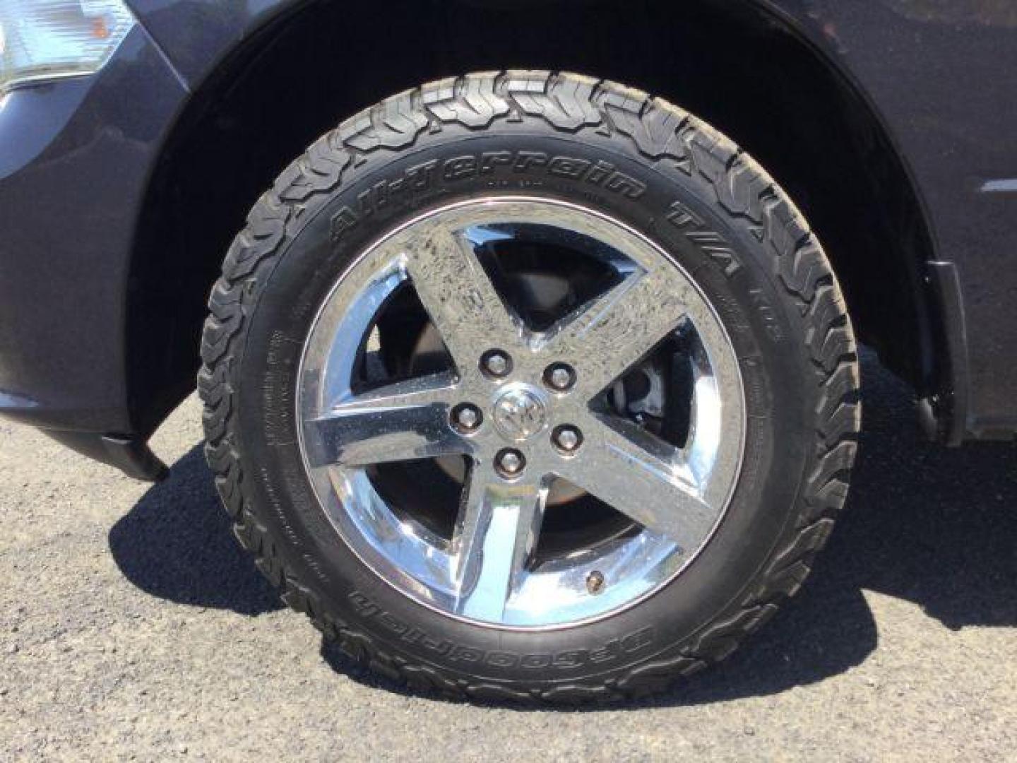 2017 Maximum Steel Metallic Clearcoat /Diesel Gray/Black Ram 1500 Express Crew Cab 4x2 5'7 Box (1C6RR6KG0HS) with an Pentastar 3.6L V-6 DOHC engine, Auto transmission, located at 1801 Main Street, Lewiston, 83501, (208) 743-9371, 46.417065, -117.004799 - Photo#20