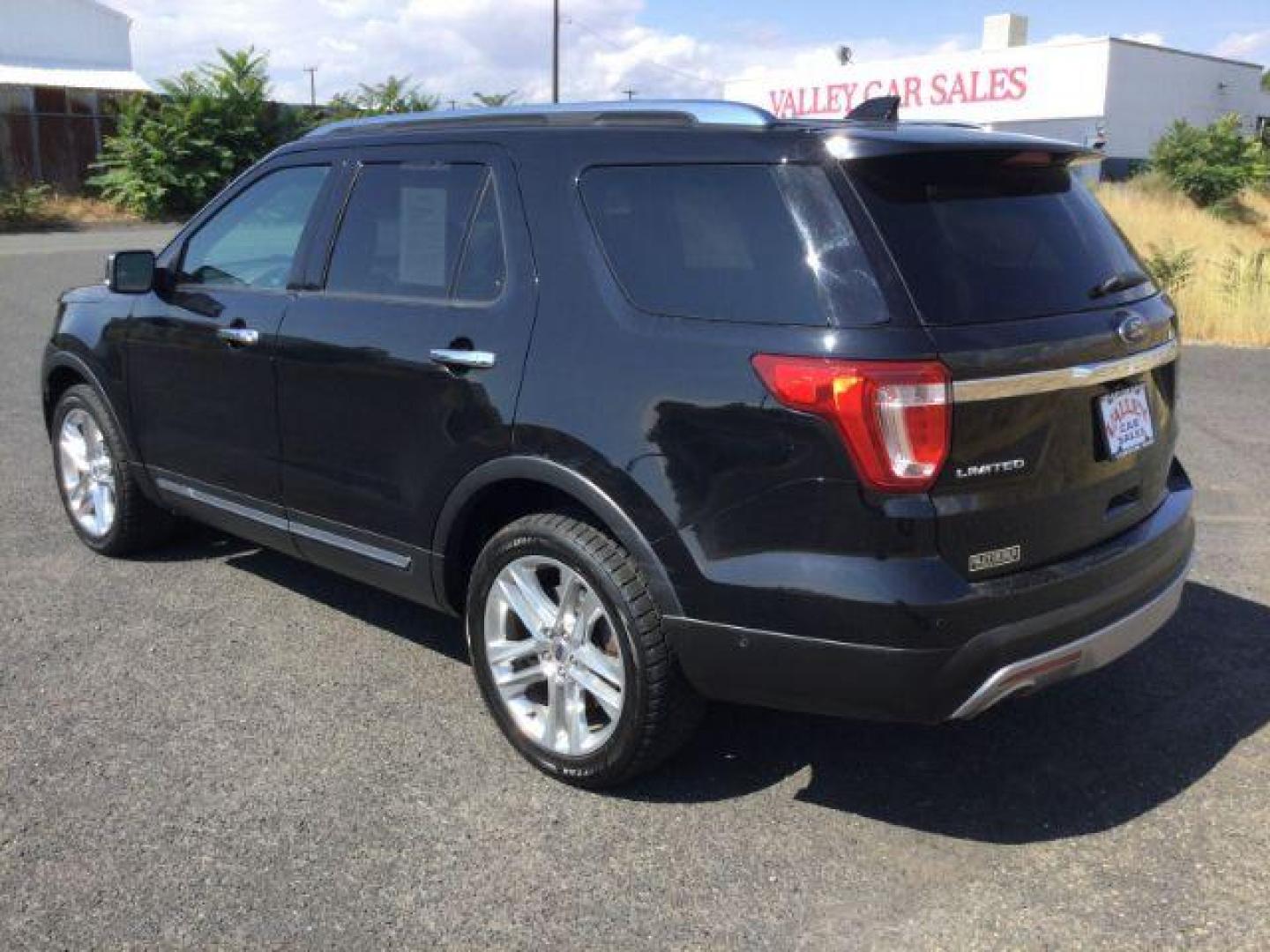 2017 Shadow Black Ford Explorer Limited (1FM5K8F84HG) with an EcoBoost 2.3L I-4 gasoline direct injection engine, located at 1801 Main Street, Lewiston, 83501, (208) 743-9371, 46.417065, -117.004799 - Photo#2