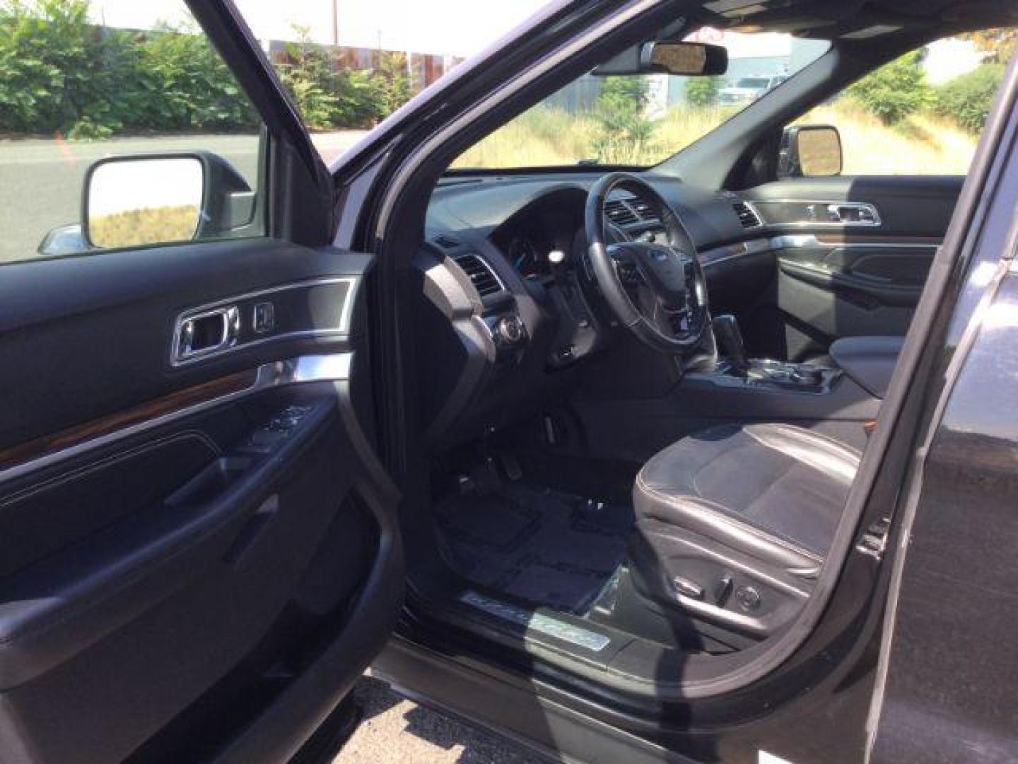 2017 Shadow Black Ford Explorer Limited (1FM5K8F84HG) with an EcoBoost 2.3L I-4 gasoline direct injection engine, located at 1801 Main Street, Lewiston, 83501, (208) 743-9371, 46.417065, -117.004799 - Photo#3