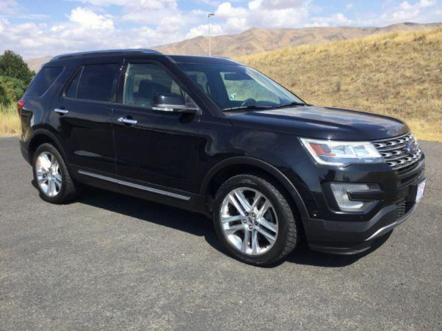 2017 Shadow Black Ford Explorer Limited (1FM5K8F84HG) with an EcoBoost 2.3L I-4 gasoline direct injection engine, located at 1801 Main Street, Lewiston, 83501, (208) 743-9371, 46.417065, -117.004799 - Photo#8