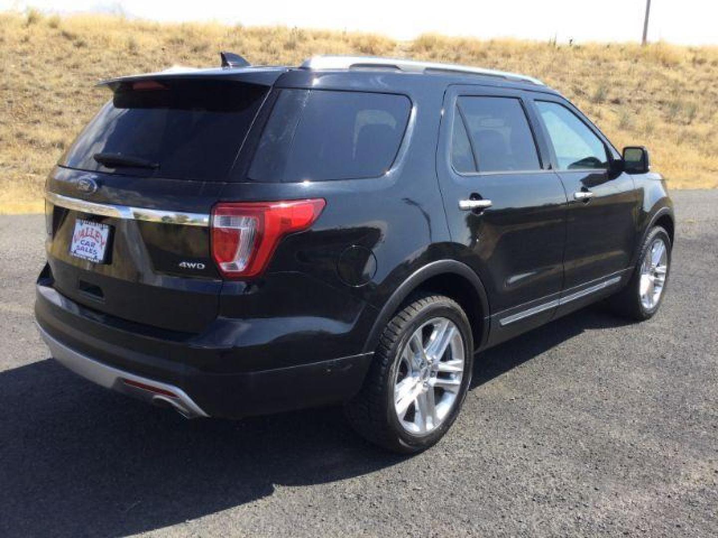 2017 Shadow Black Ford Explorer Limited (1FM5K8F84HG) with an EcoBoost 2.3L I-4 gasoline direct injection engine, located at 1801 Main Street, Lewiston, 83501, (208) 743-9371, 46.417065, -117.004799 - Photo#10